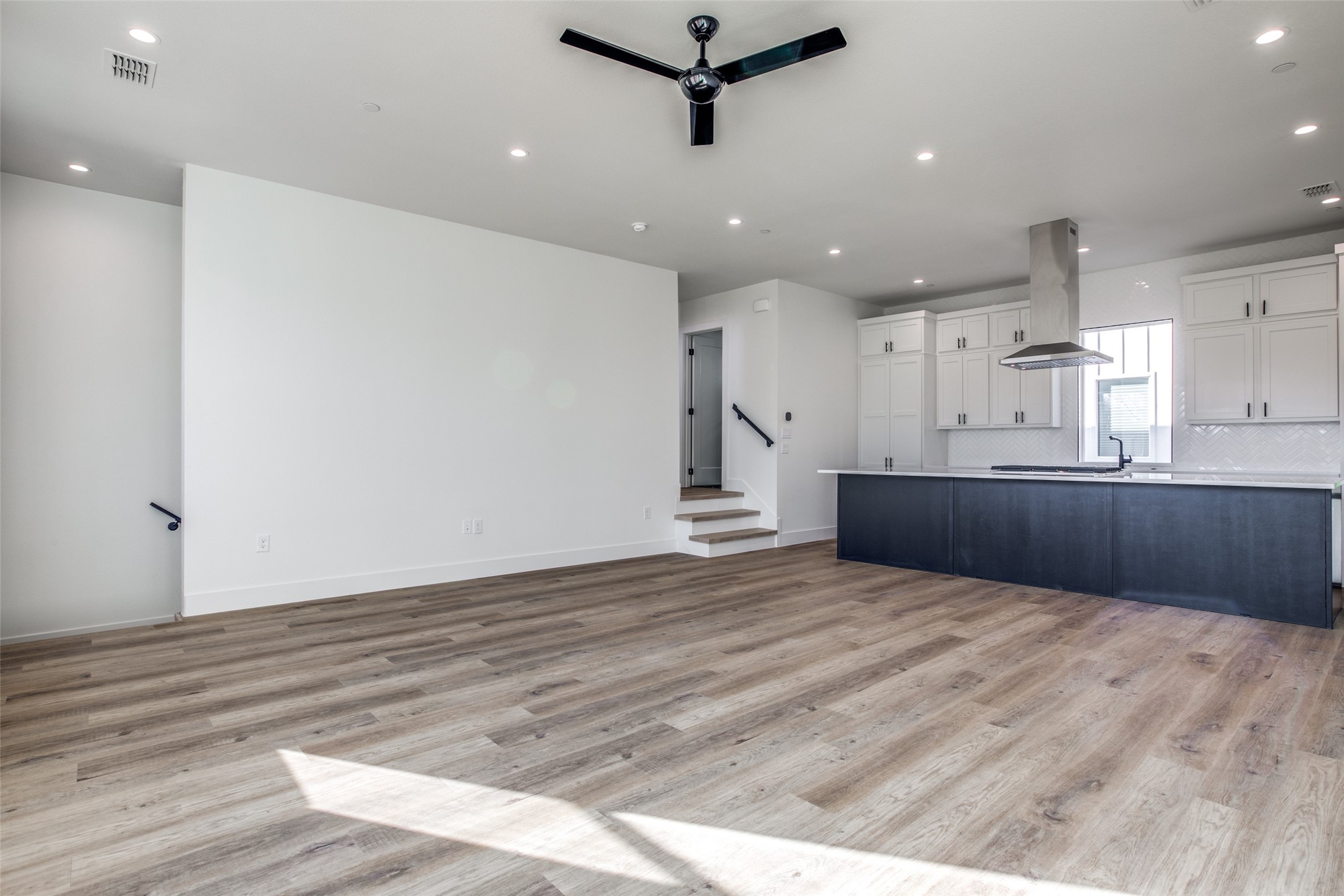 2143 Mail Avenue Dallas TX 75235