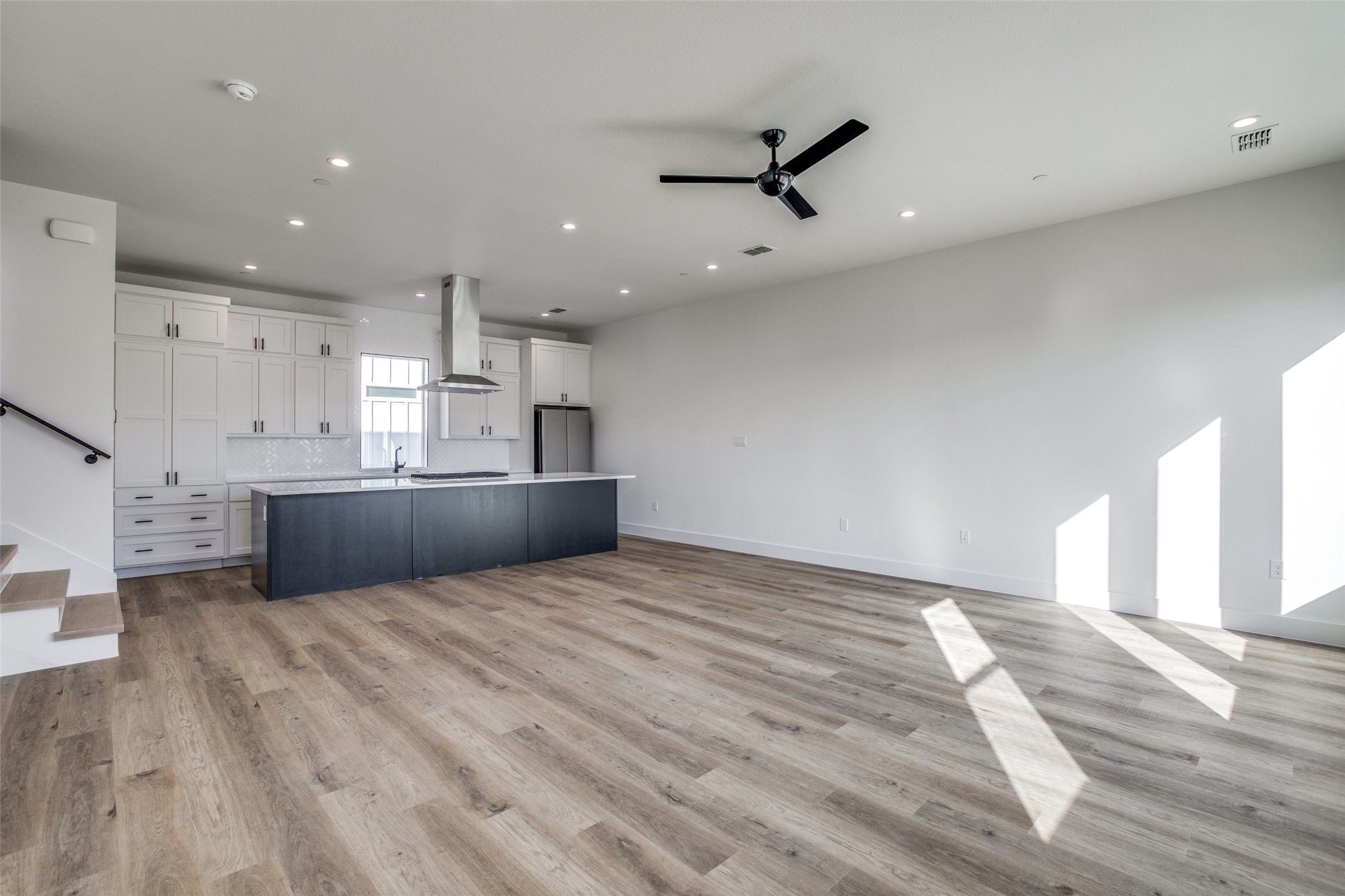 2143 Mail Avenue Dallas TX 75235