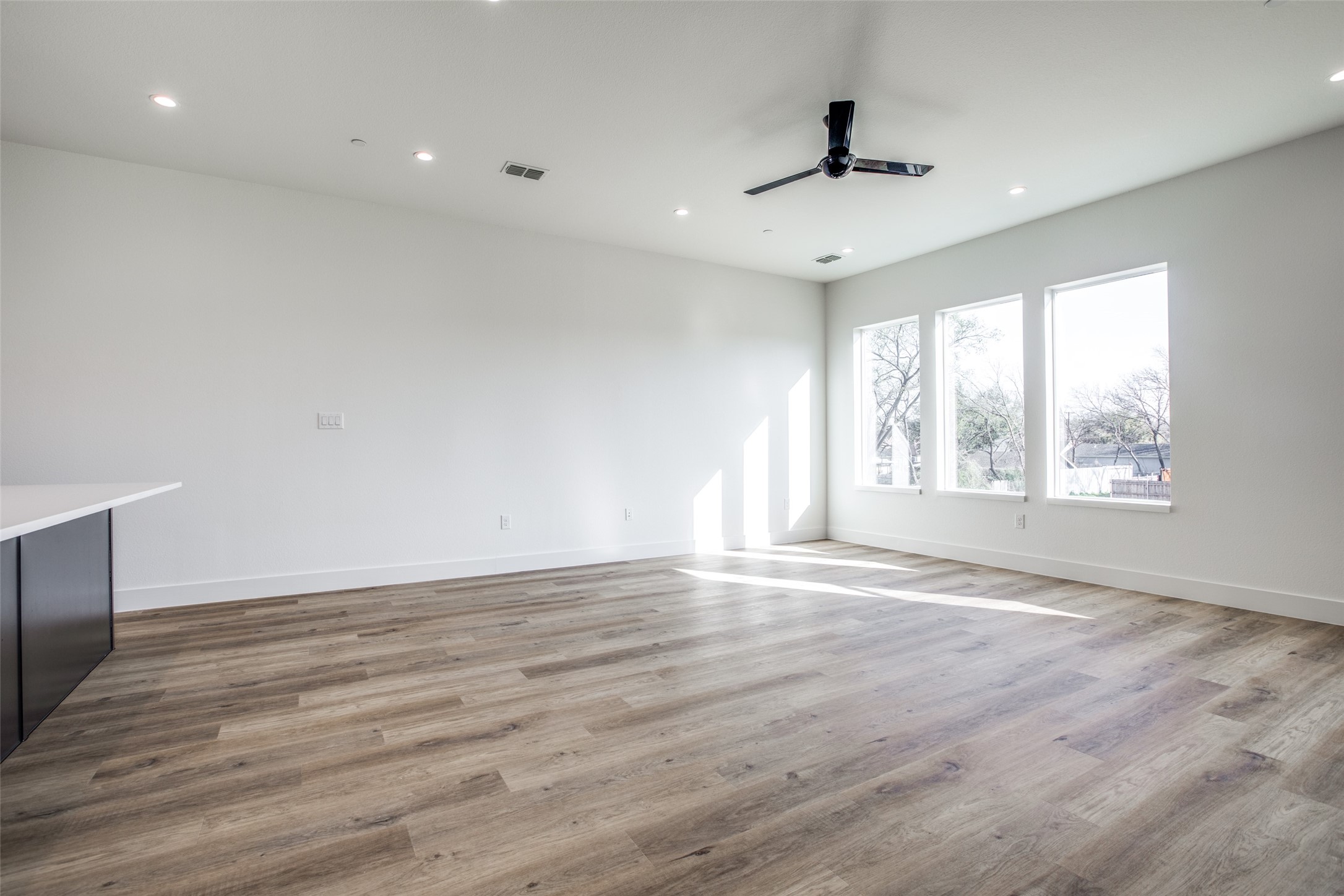 2143 Mail Avenue Dallas TX 75235