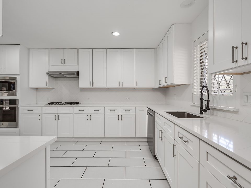 9922 Hickory Crossing Dallas TX 75243