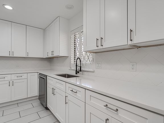 9922 Hickory Crossing Dallas TX 75243