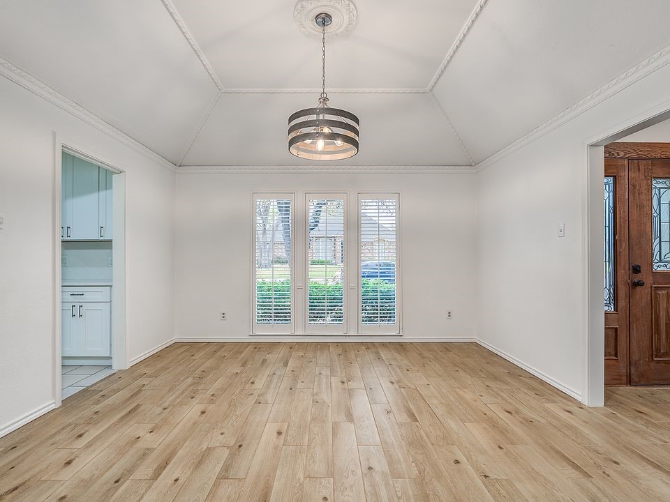 9922 Hickory Crossing Dallas TX 75243