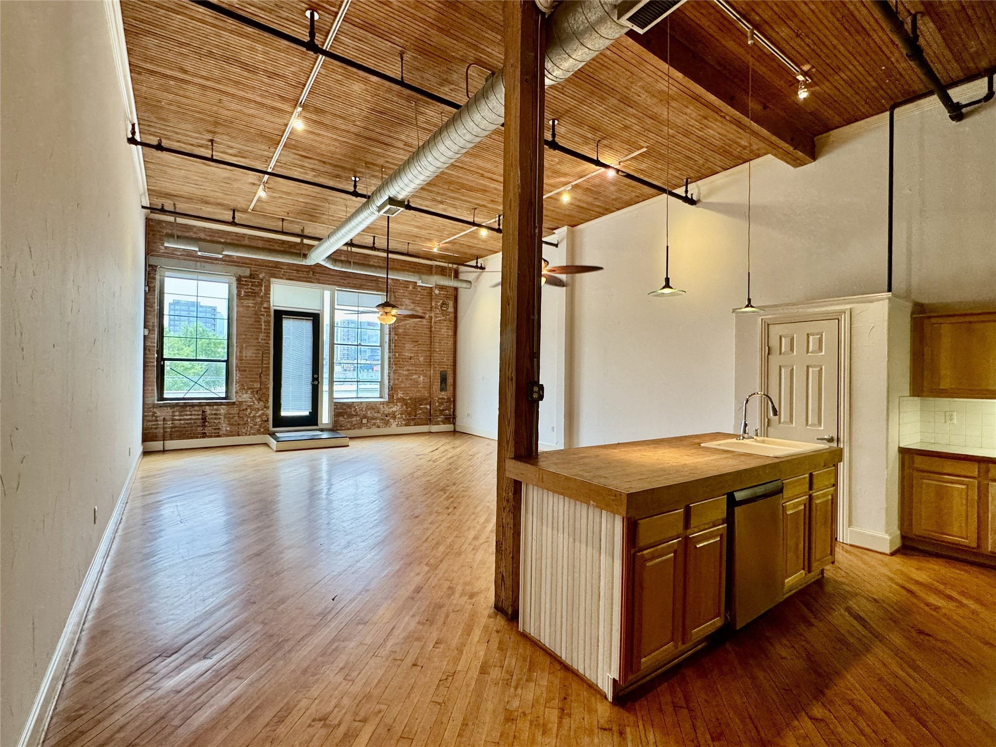 3026 Commerce Dallas TX 75226