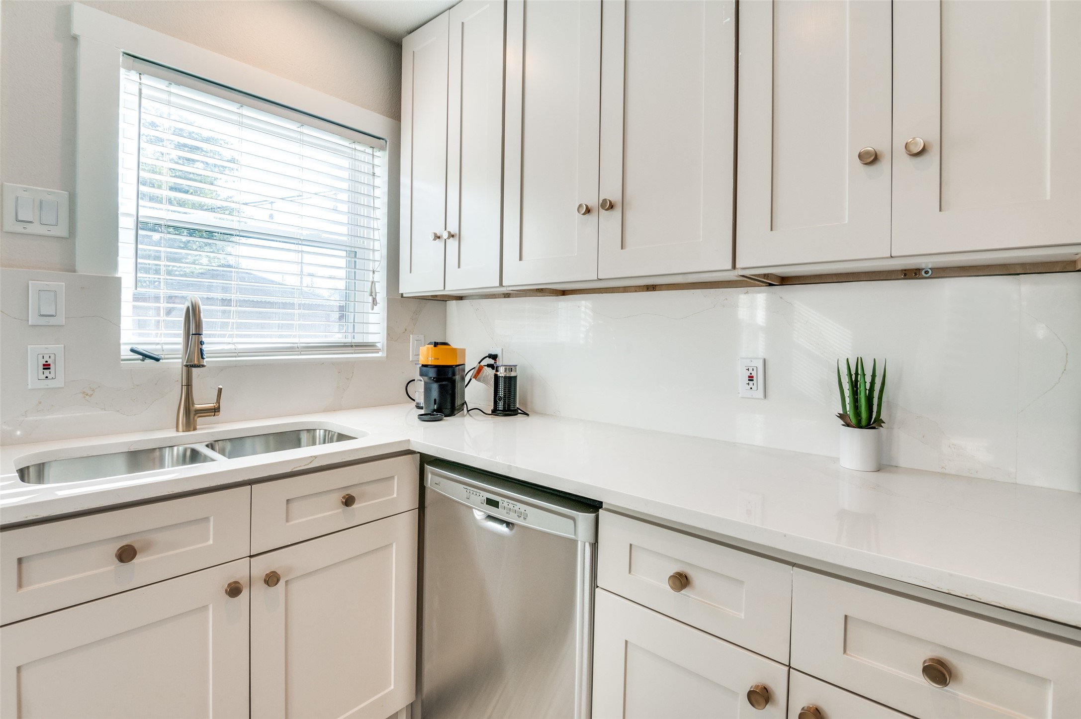 706 Cedar Hill Avenue Dallas TX 75208