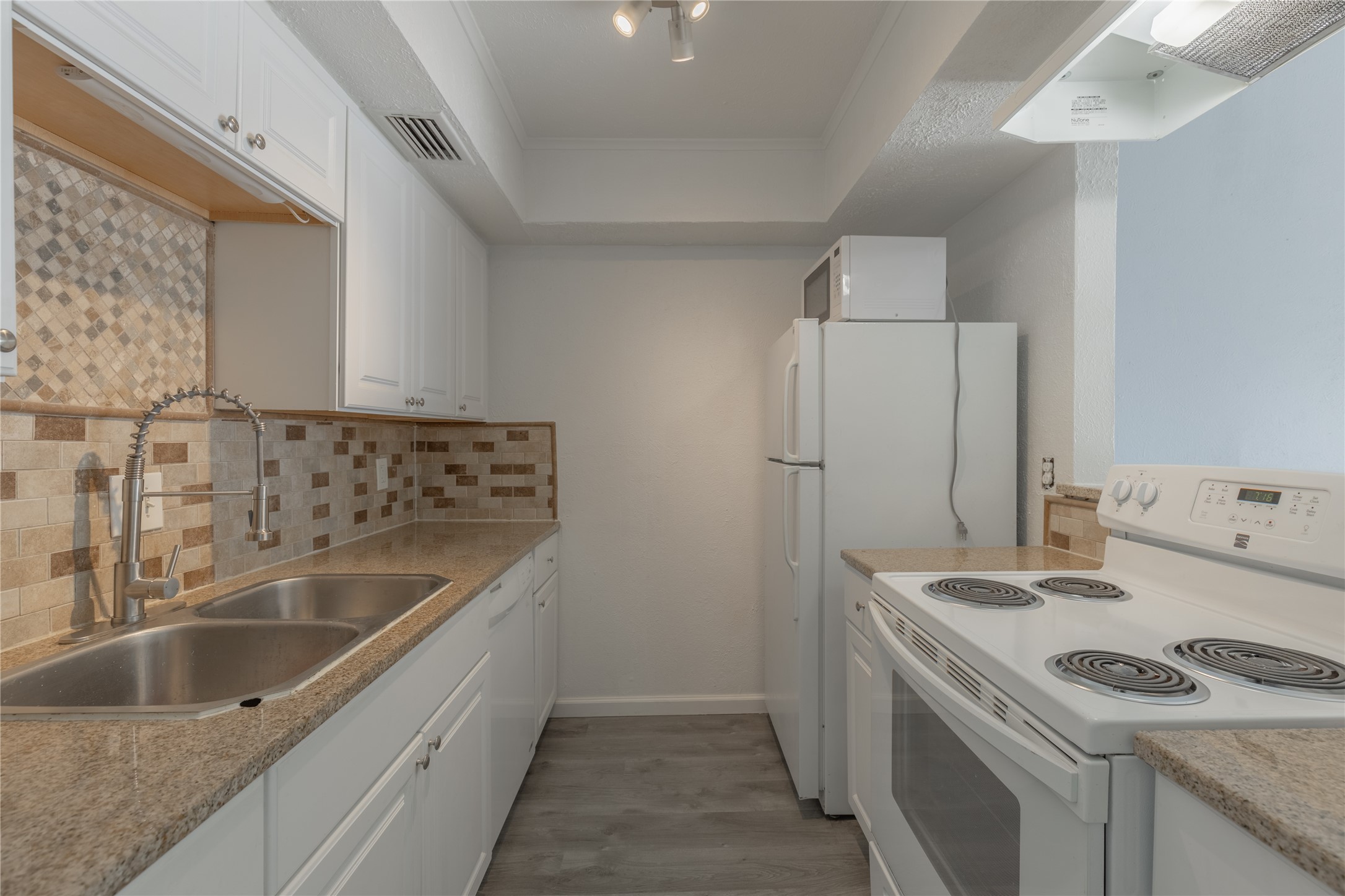 709 Arrowhead Circle Garland TX 75043