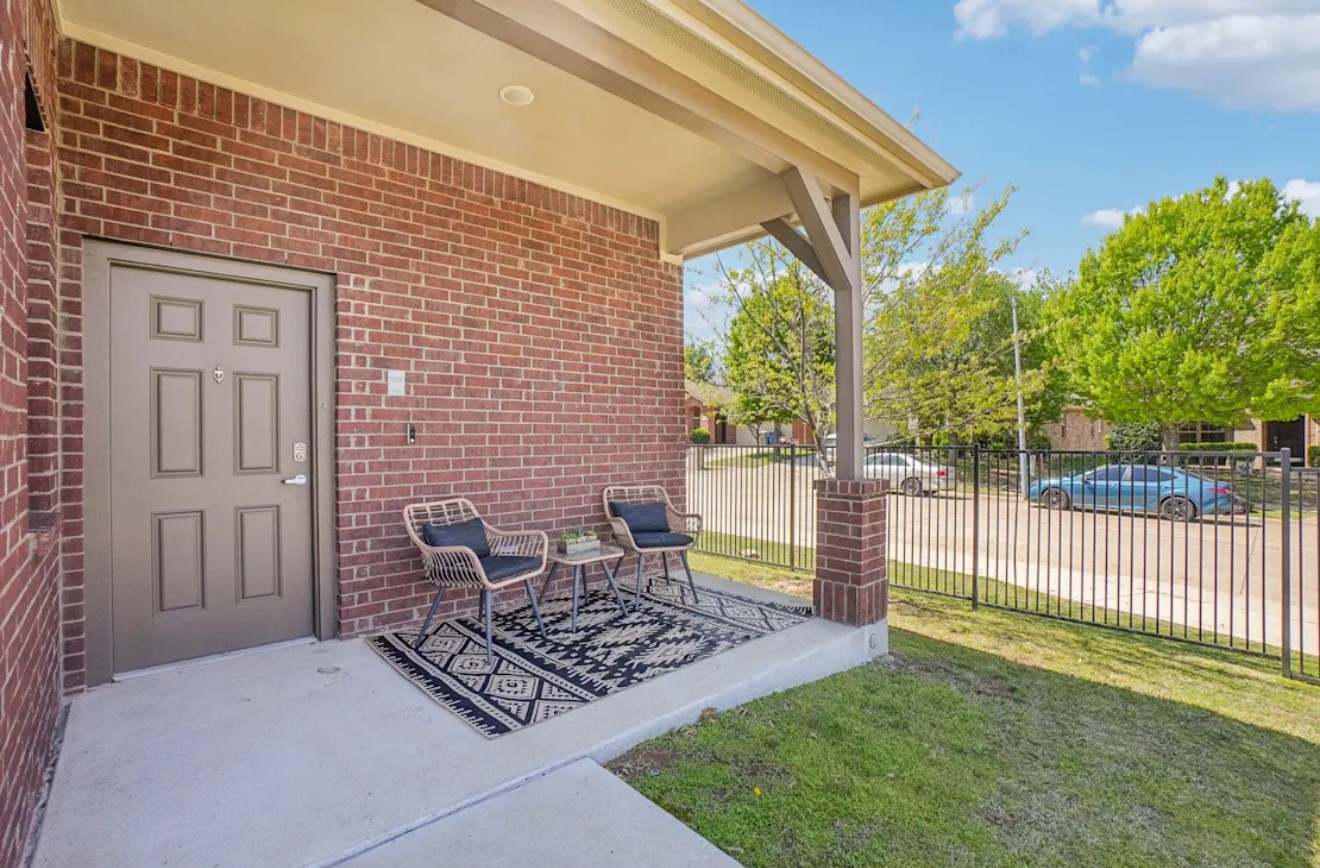 8200 Clarksprings Drive Dallas TX 75236