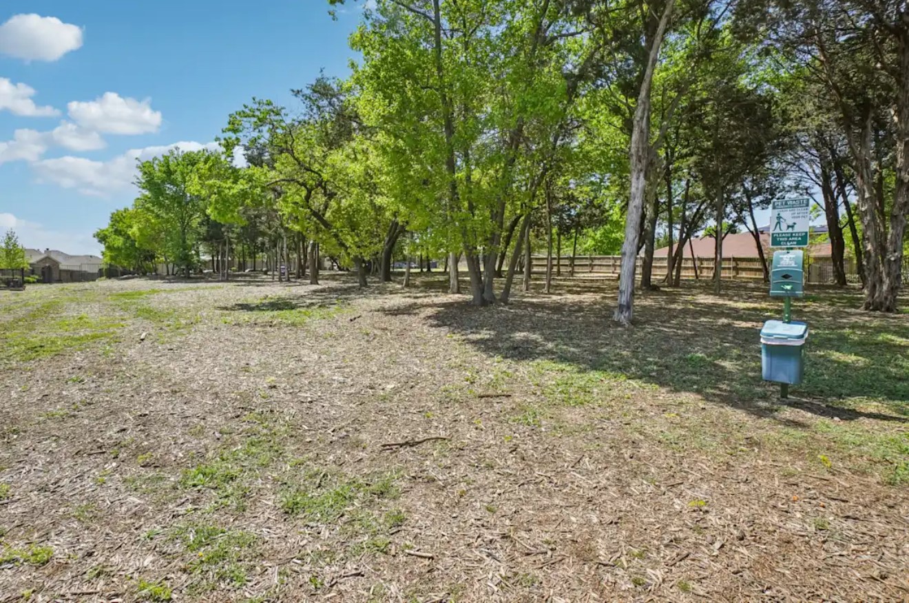 8200 Clarksprings Drive Dallas TX 75236