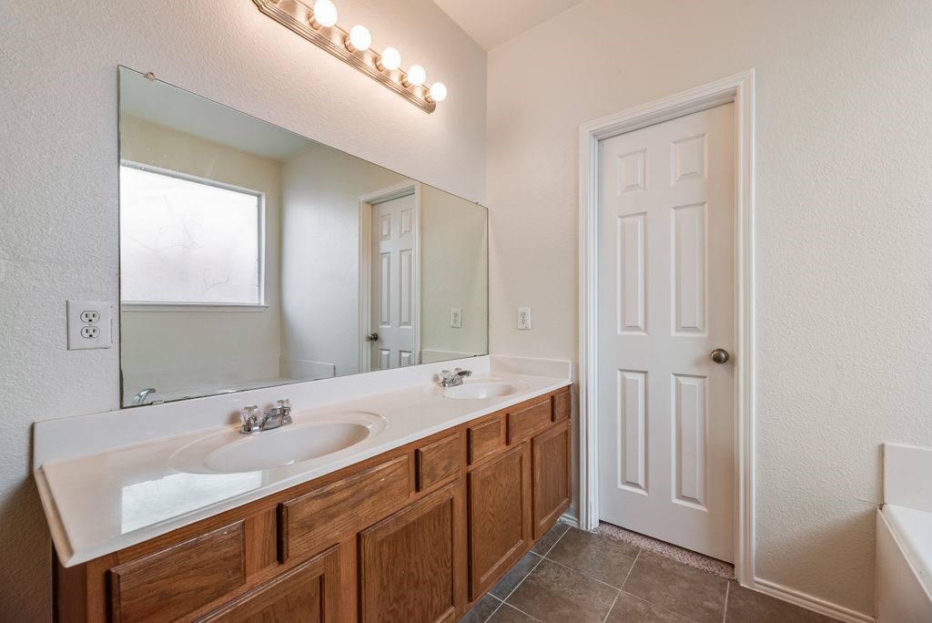817 Kentucky Derby Lane Fort Worth TX 76179