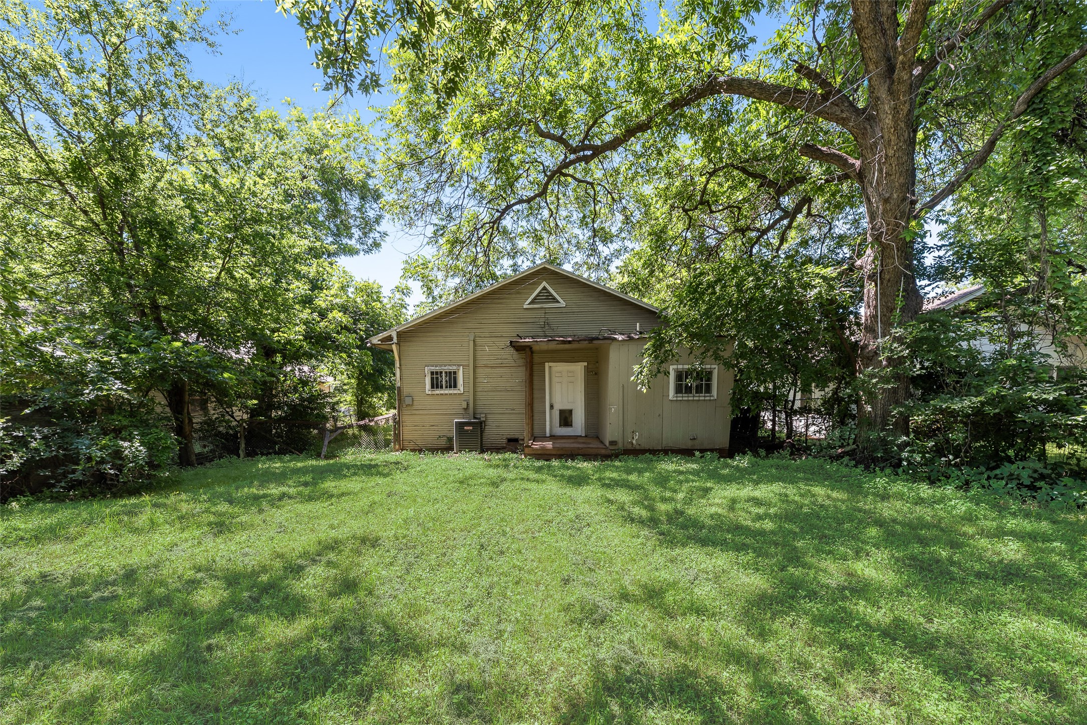 1327 E Baltimore Avenue Fort Worth TX 76104
