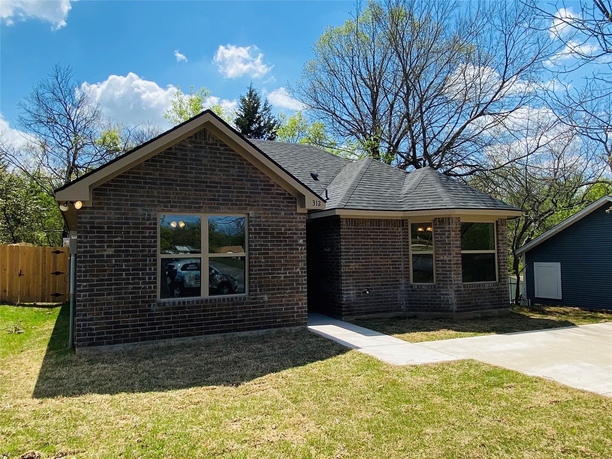 312 W Heron Street Denison TX 75020