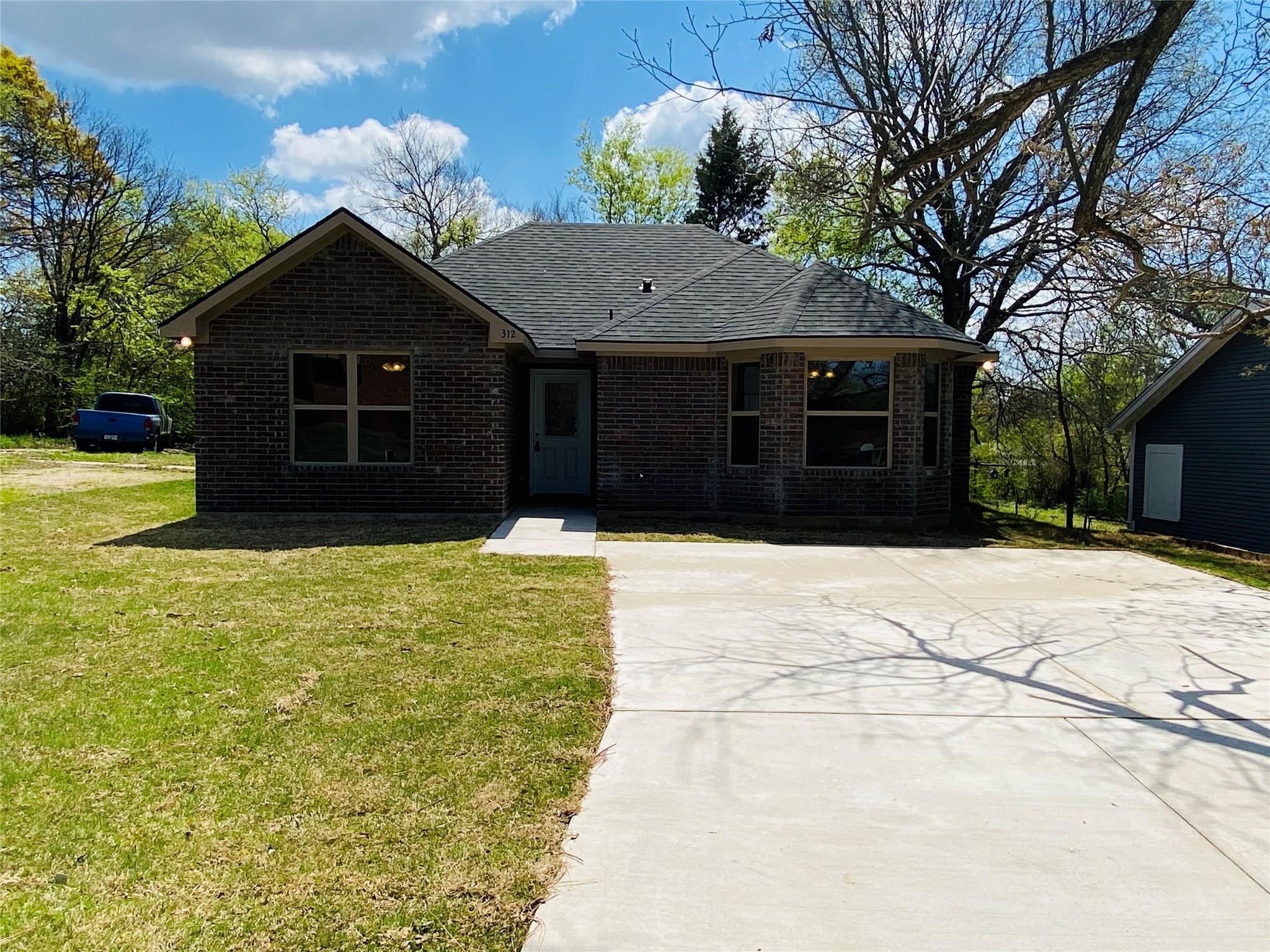 312 W Heron Street Denison TX 75020
