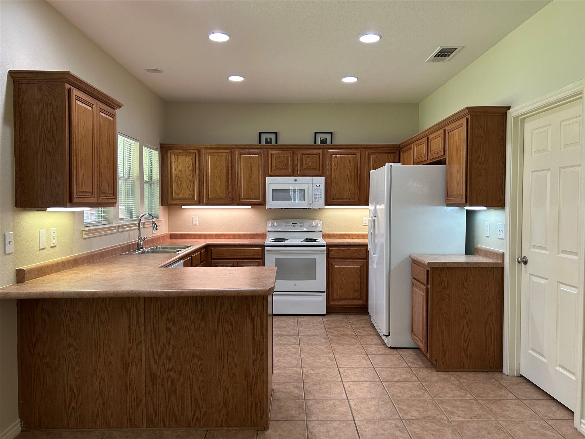 921 Cedar Ridge Drive Desoto TX 75115