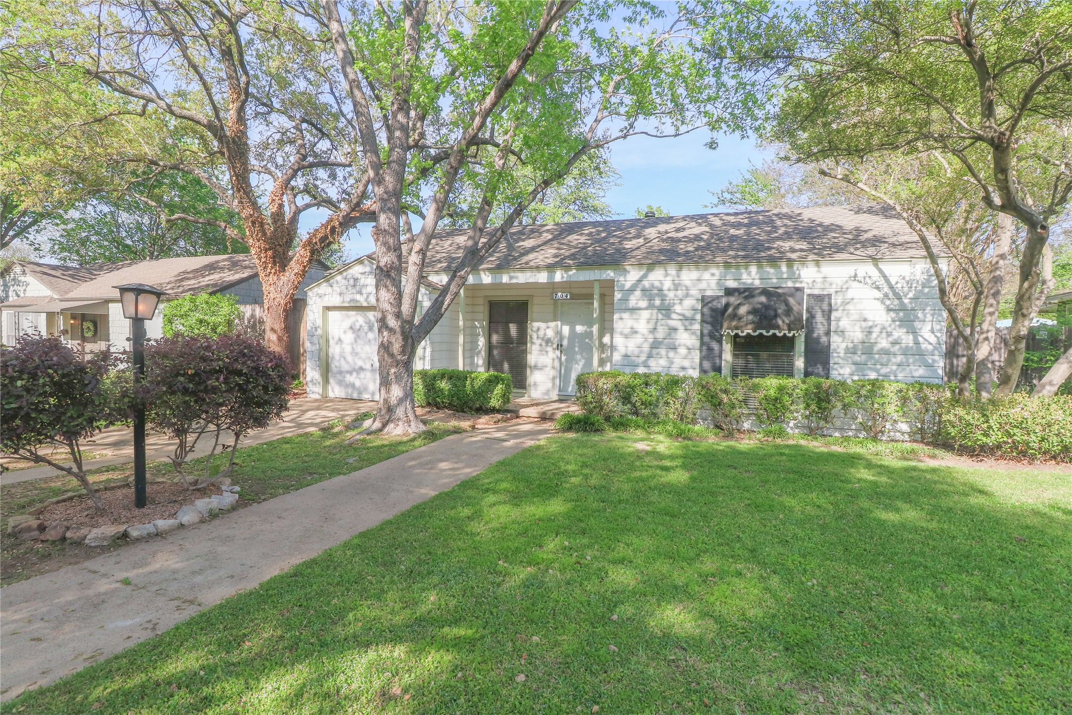 704 N Bailey Avenue Fort Worth TX 76107