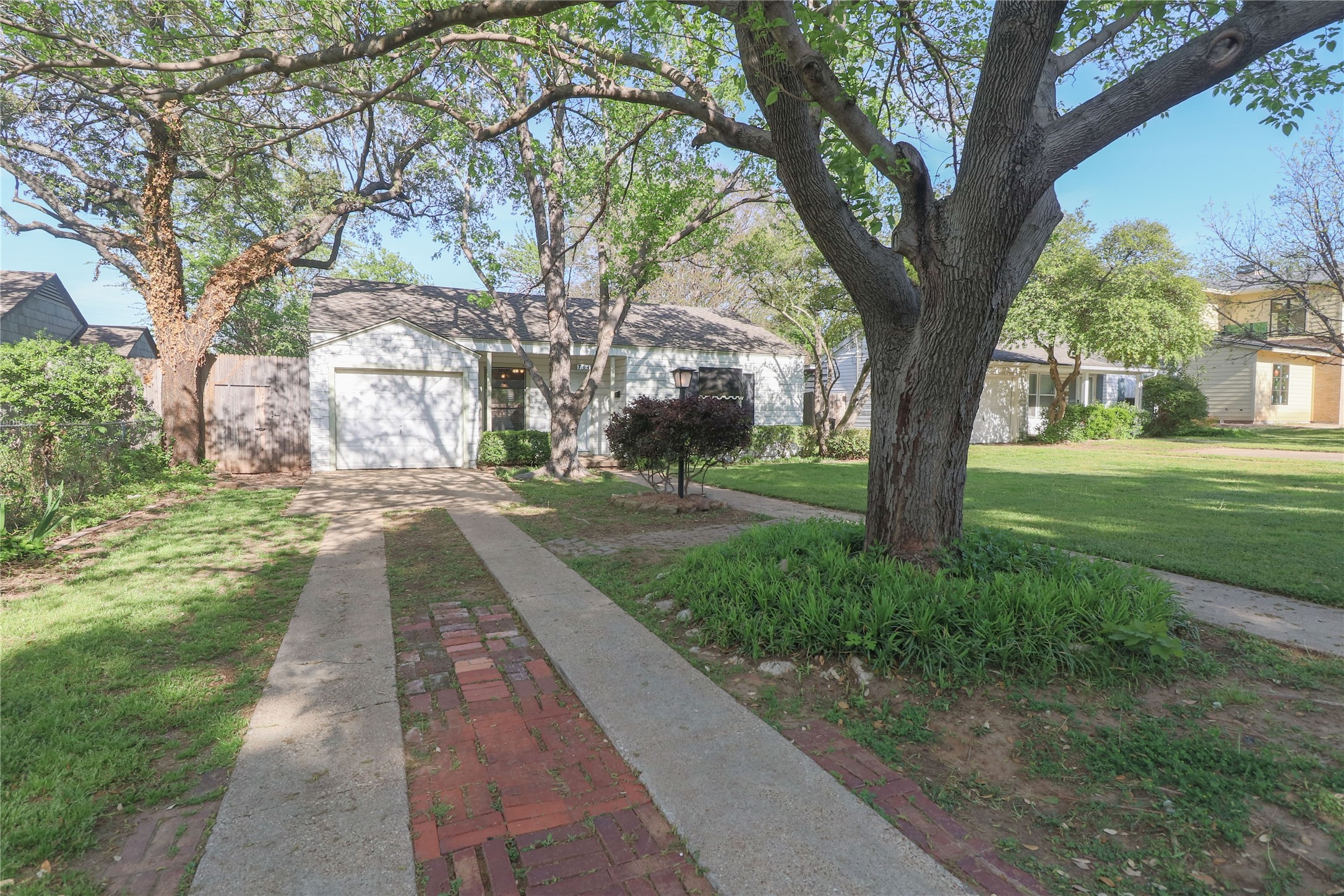 704 N Bailey Avenue Fort Worth TX 76107