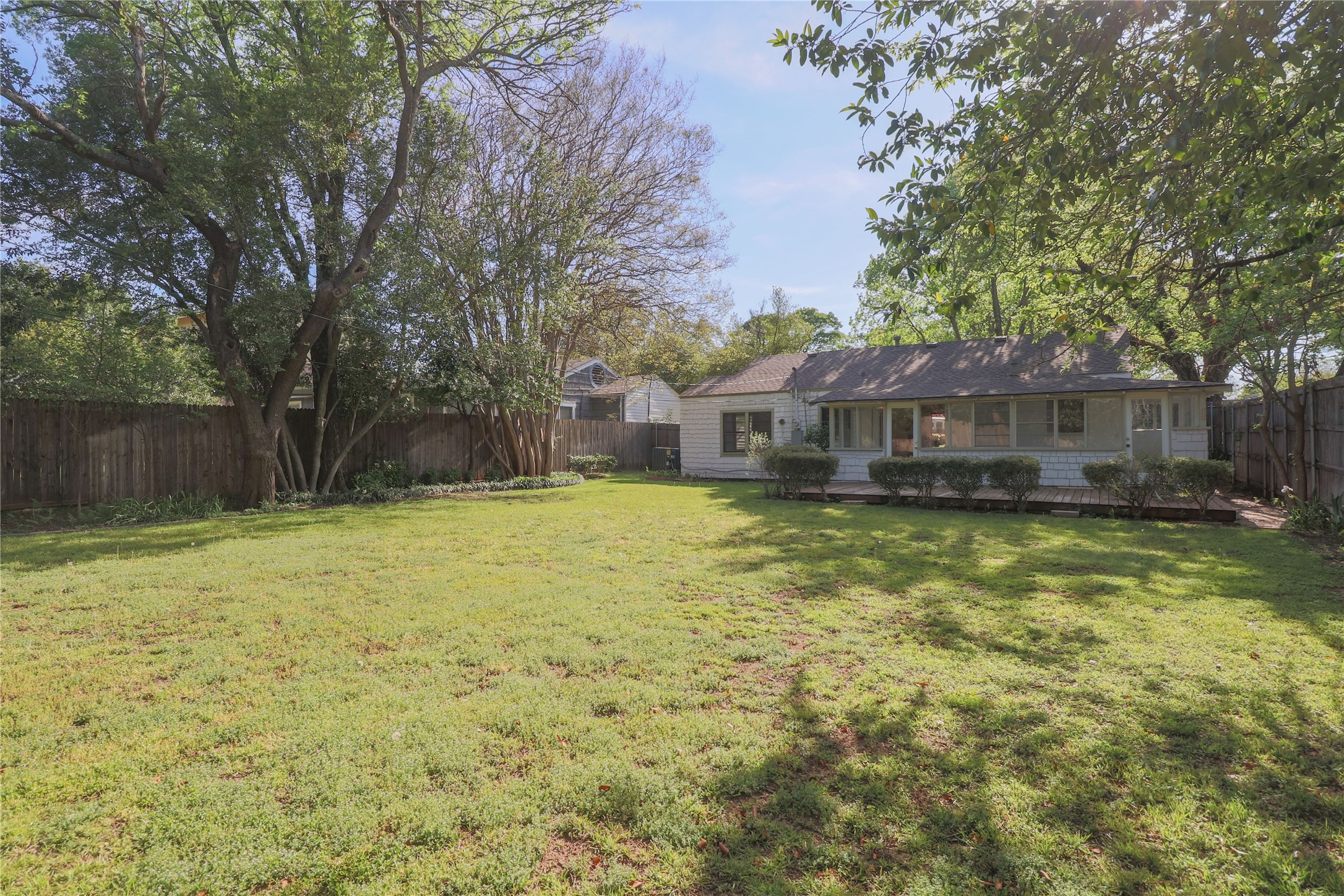 704 N Bailey Avenue Fort Worth TX 76107