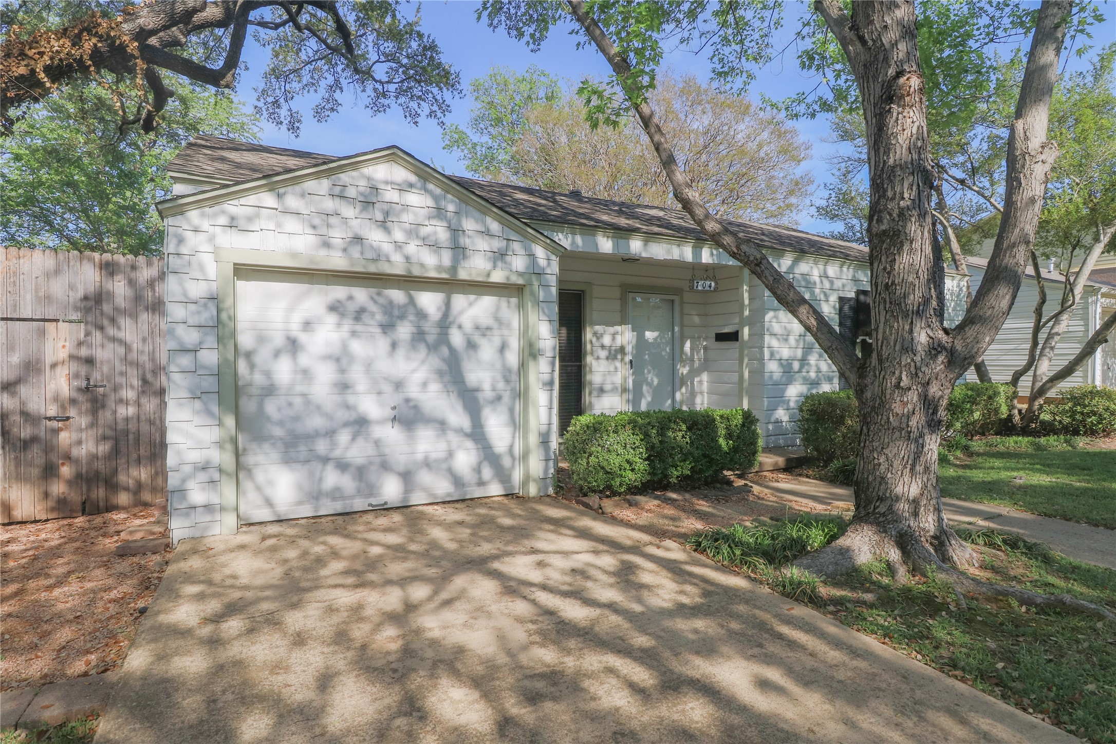 704 N Bailey Avenue Fort Worth TX 76107