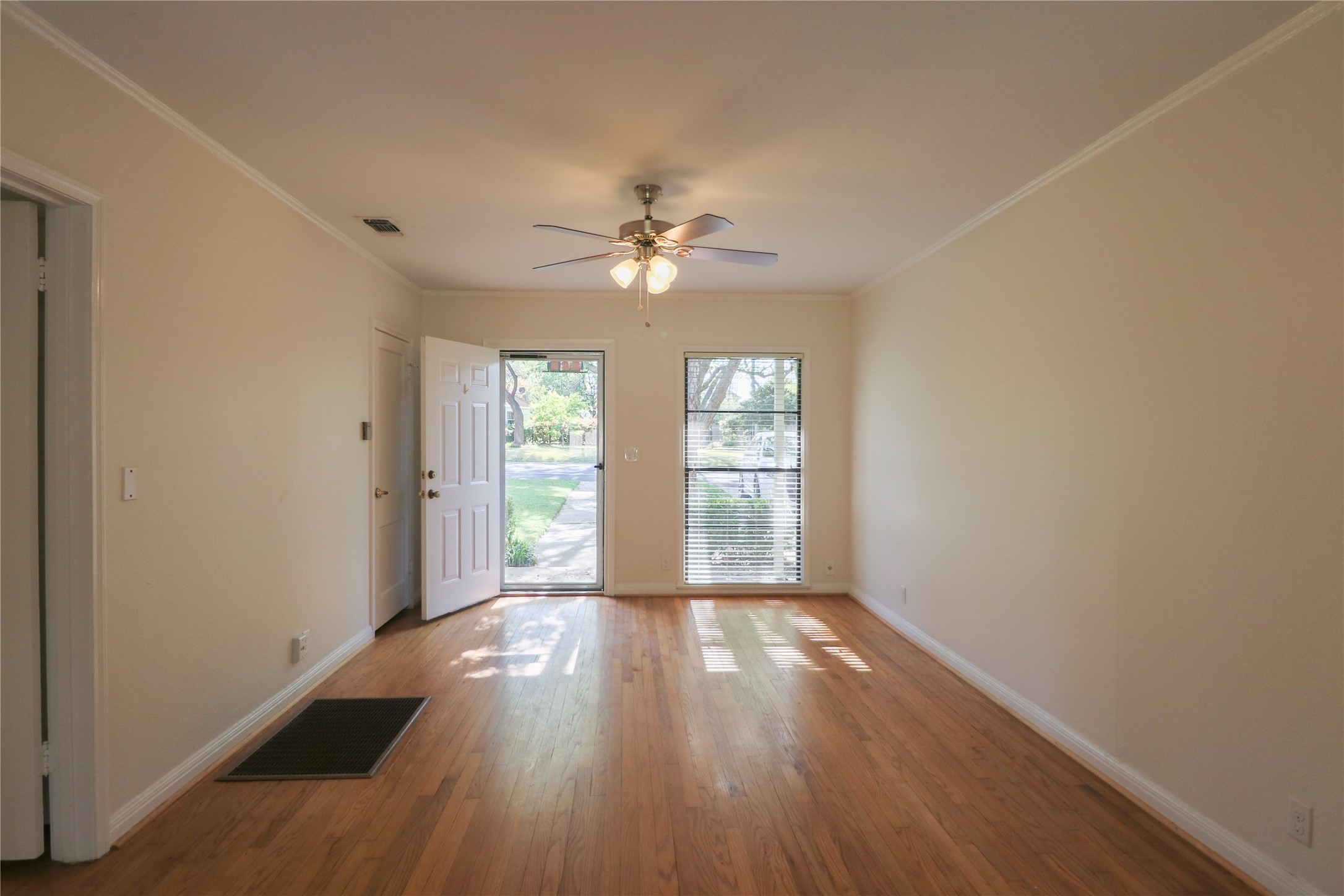 704 N Bailey Avenue Fort Worth TX 76107