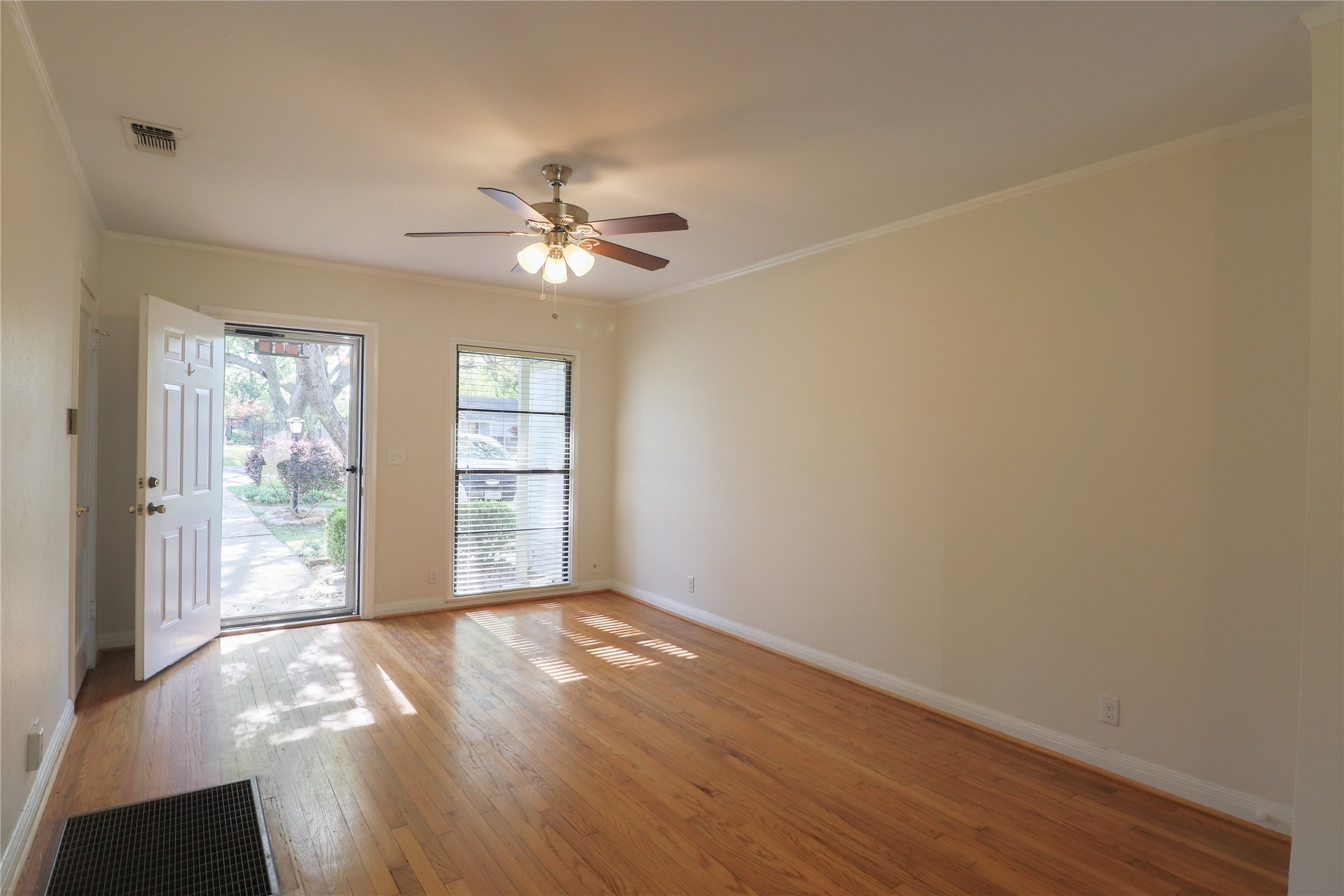 704 N Bailey Avenue Fort Worth TX 76107