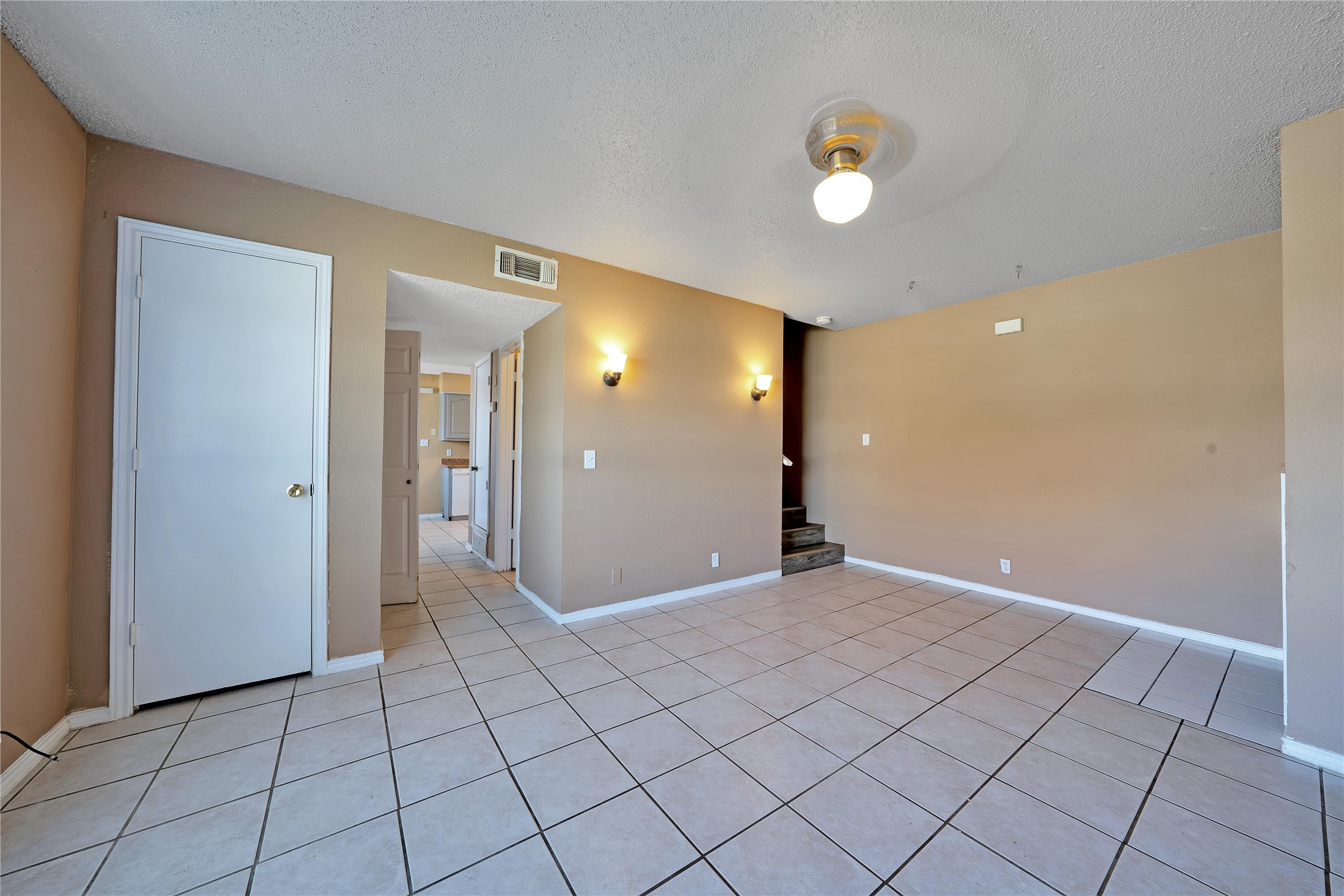 201 S Las Vegas Trail White Settlement TX 76108