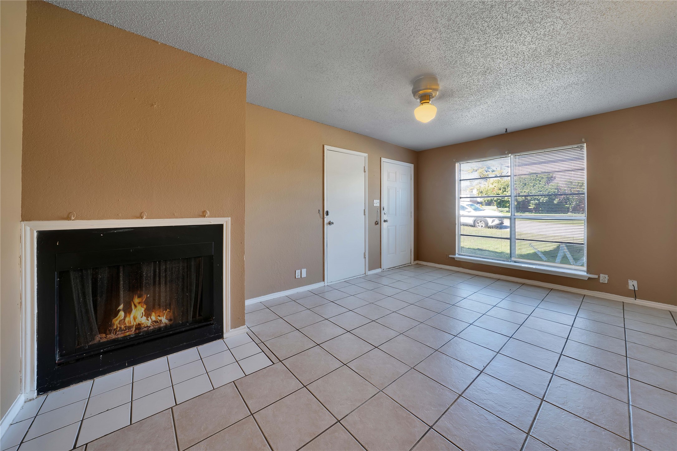 201 S Las Vegas Trail White Settlement TX 76108