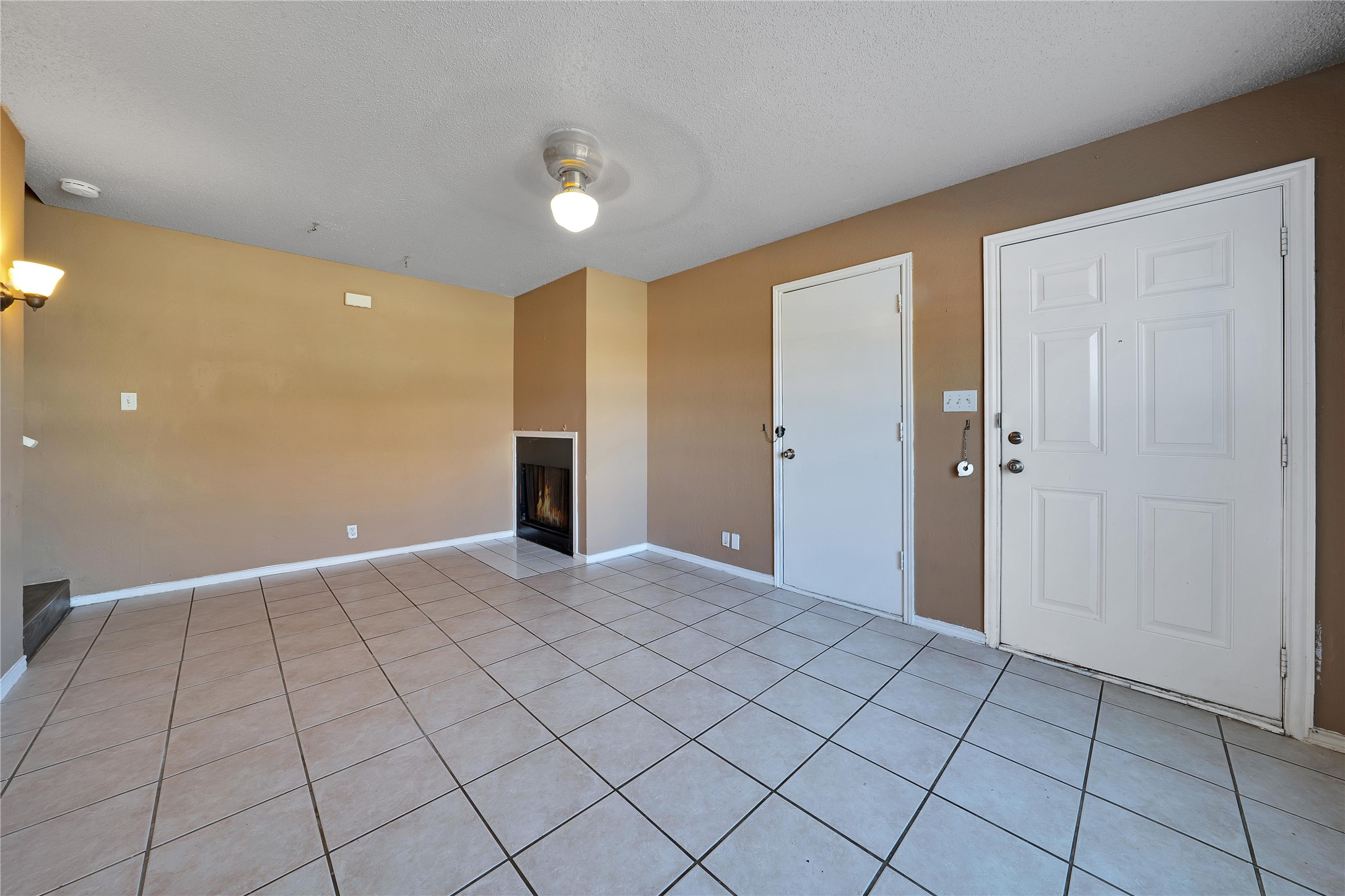 201 S Las Vegas Trail White Settlement TX 76108