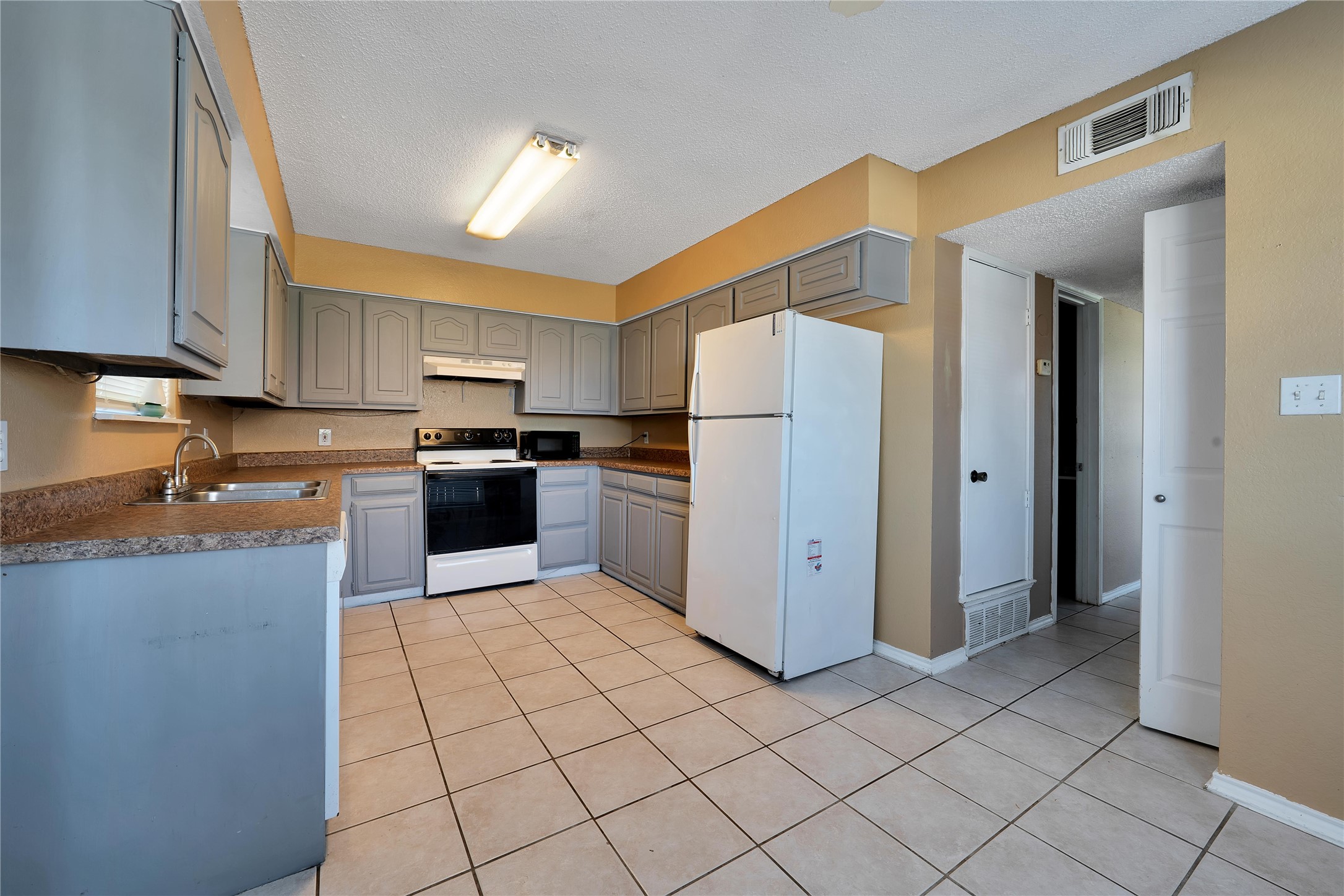 201 S Las Vegas Trail White Settlement TX 76108