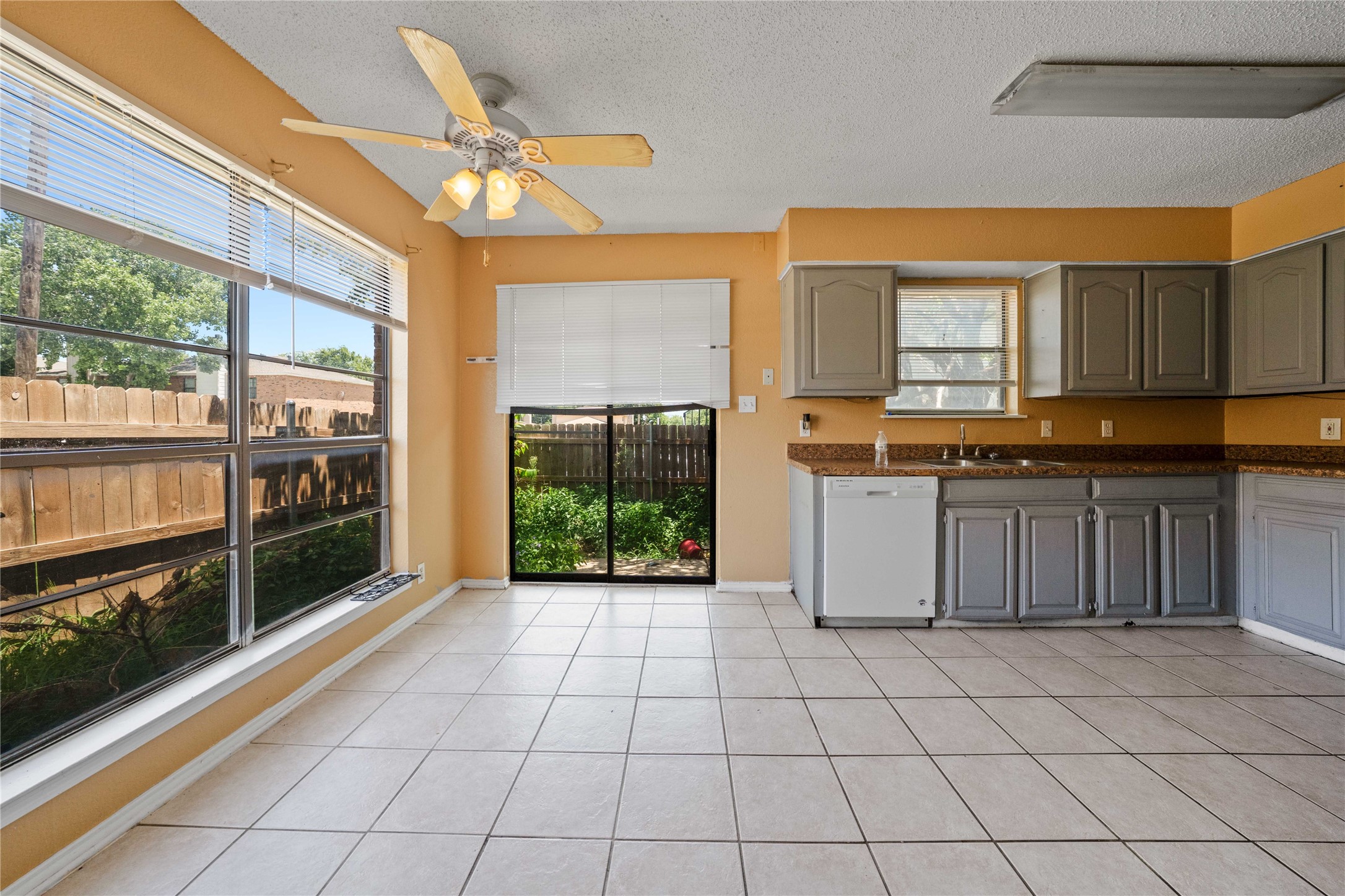 201 S Las Vegas Trail White Settlement TX 76108