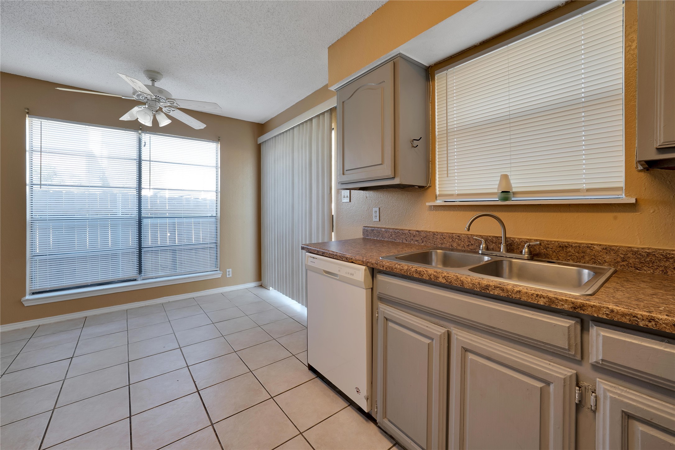 201 S Las Vegas Trail White Settlement TX 76108