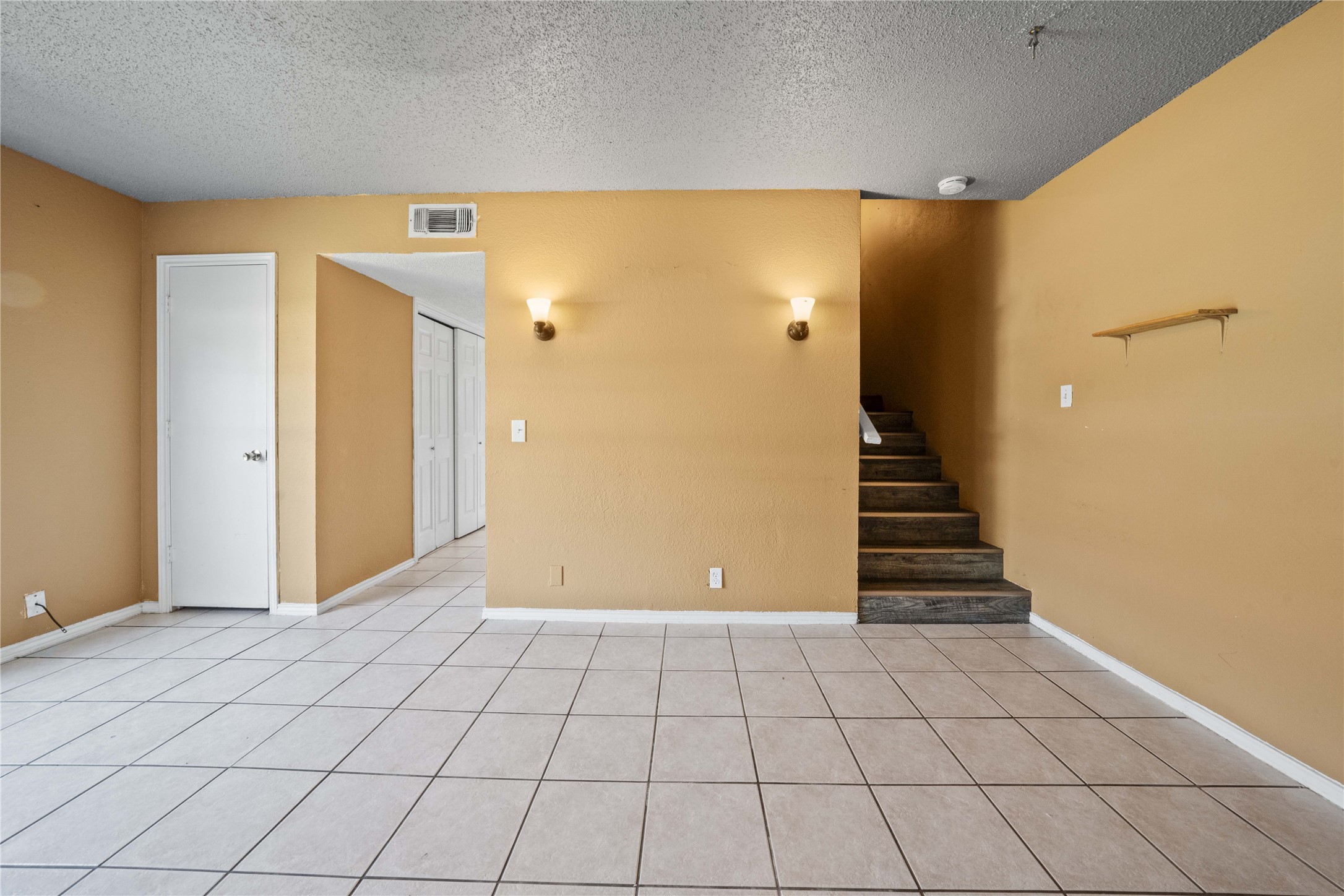 201 S Las Vegas Trail White Settlement TX 76108
