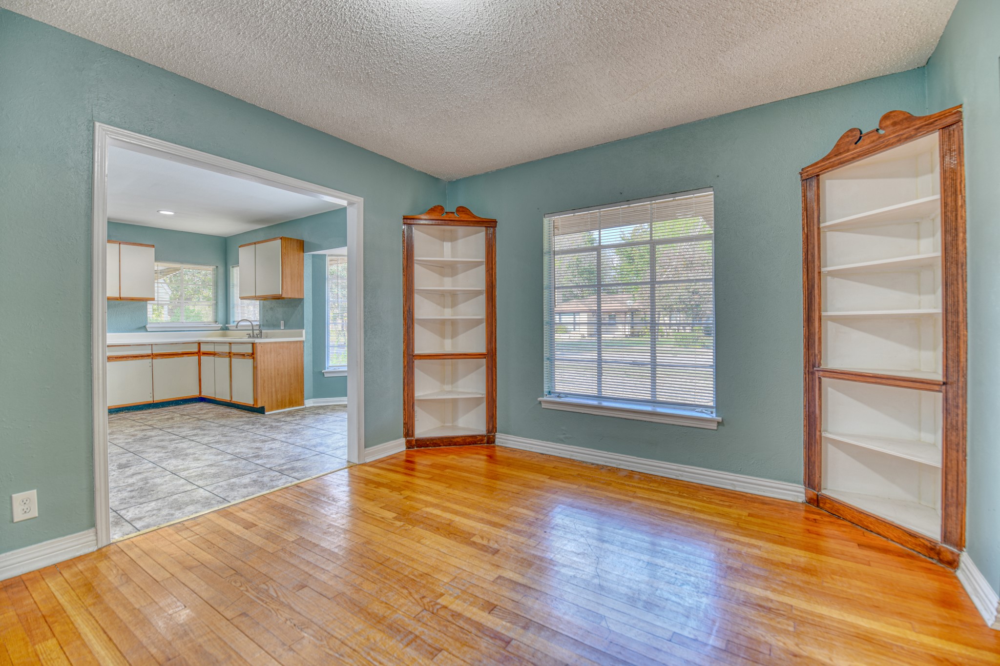 6028 Fairway Avenue Dallas TX 75227