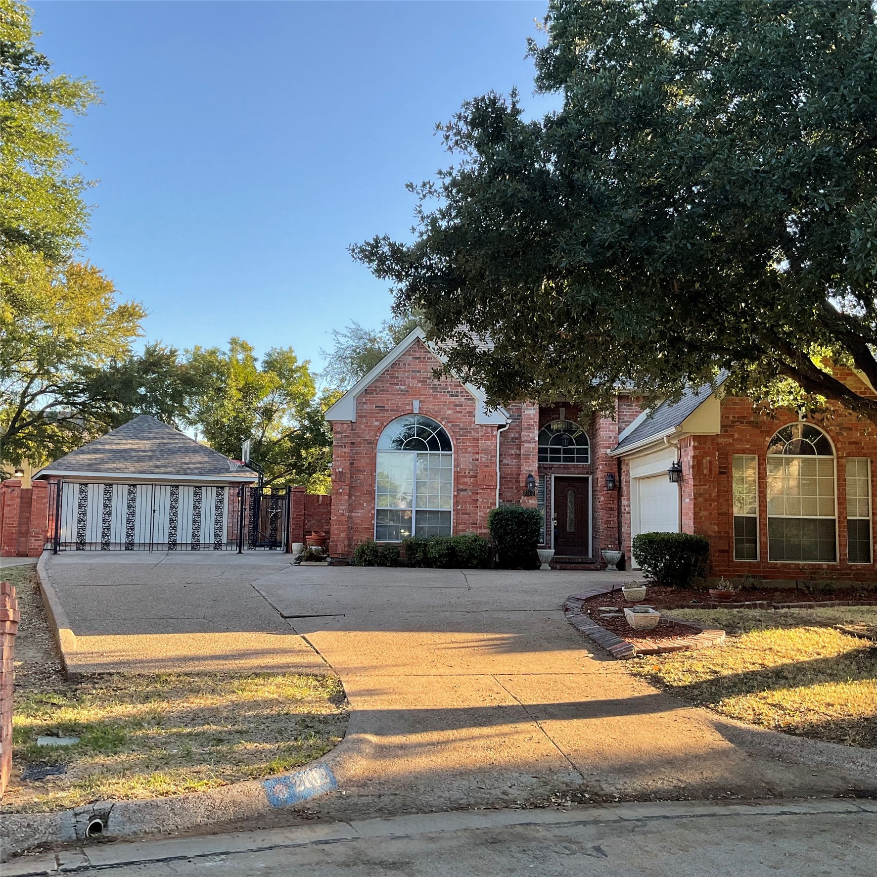 2102 Hunter Place Lane Arlington TX 76006