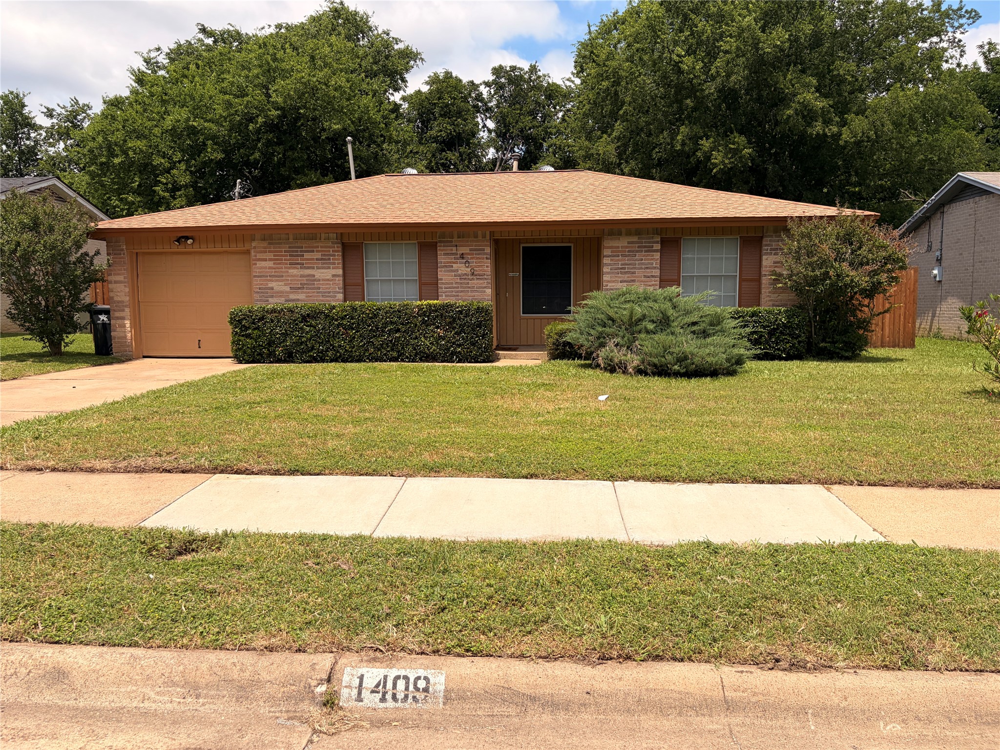 1409 Rosewood Lane Arlington TX 76010