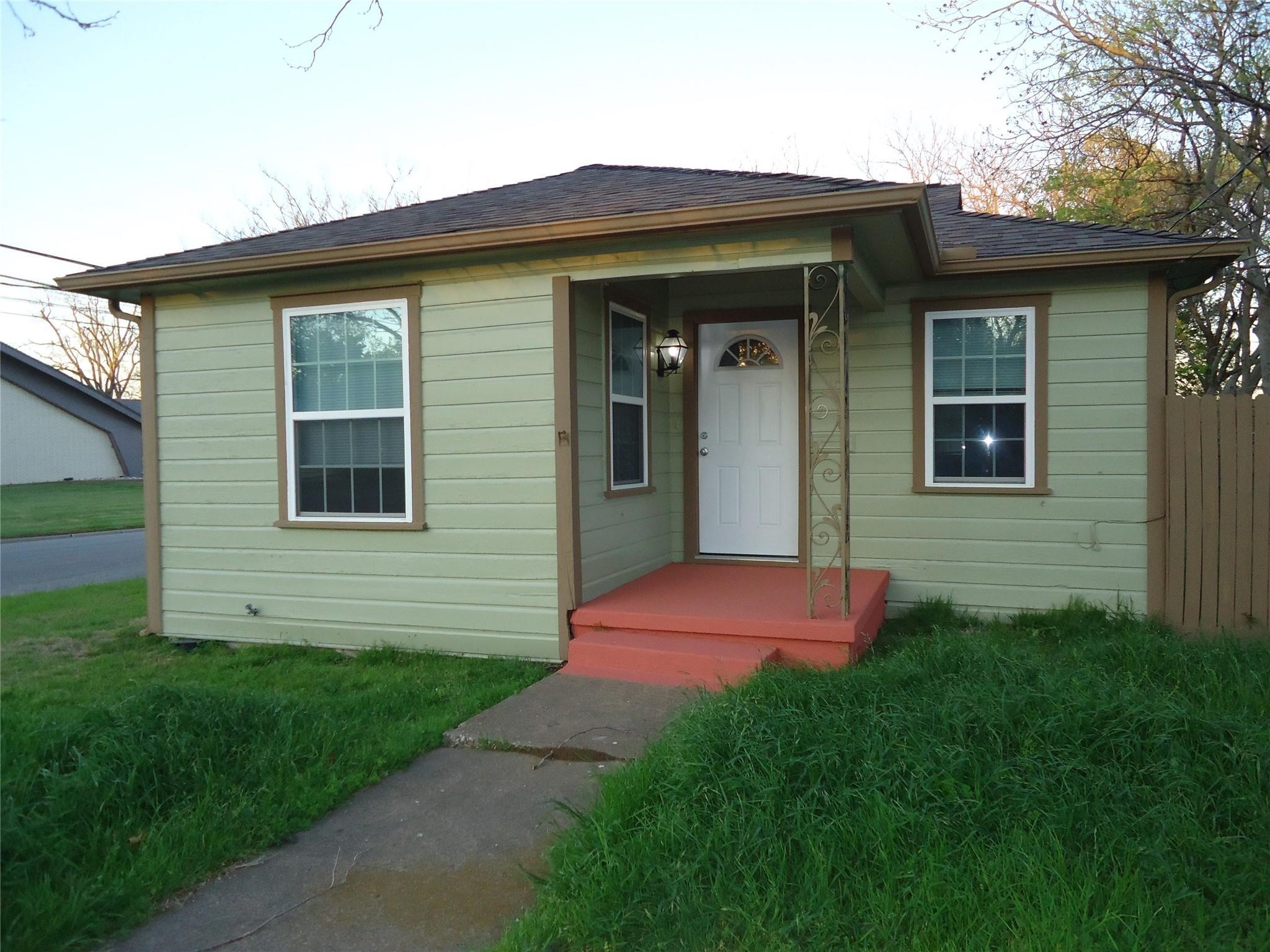 2221 N Crockett Street Sherman TX 75092