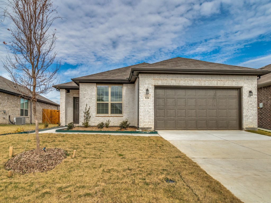 920 Ravenwood Lane Van Alstyne TX 75495