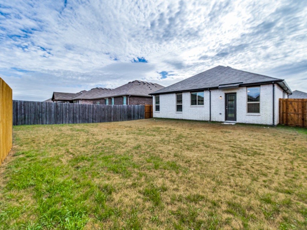 920 Ravenwood Lane Van Alstyne TX 75495