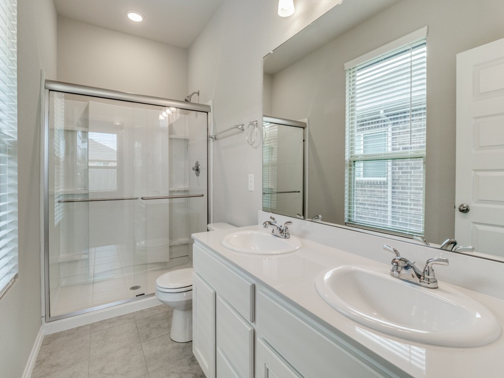 920 Ravenwood Lane Van Alstyne TX 75495