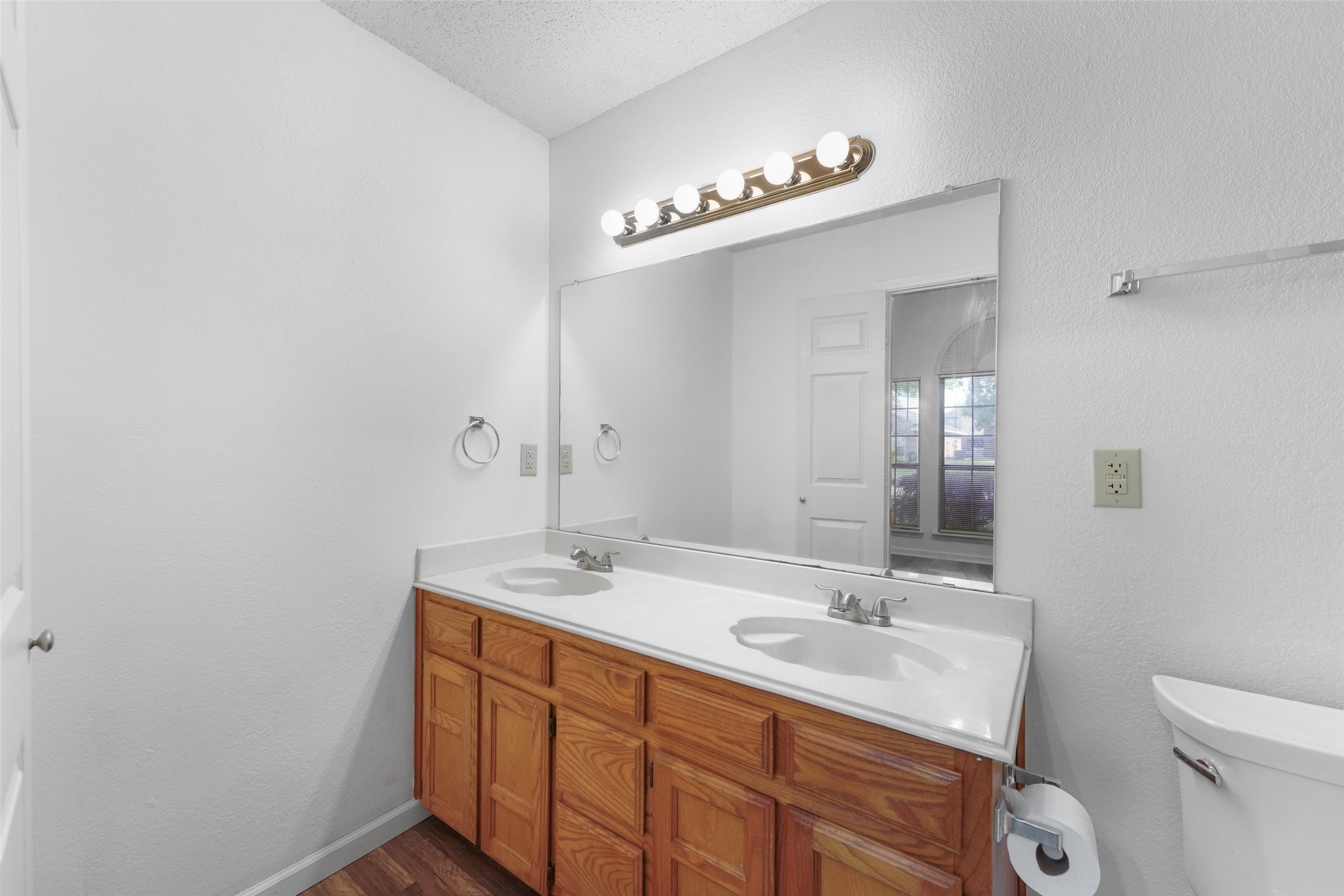 2600 Waterloo Lane Mesquite TX 75181