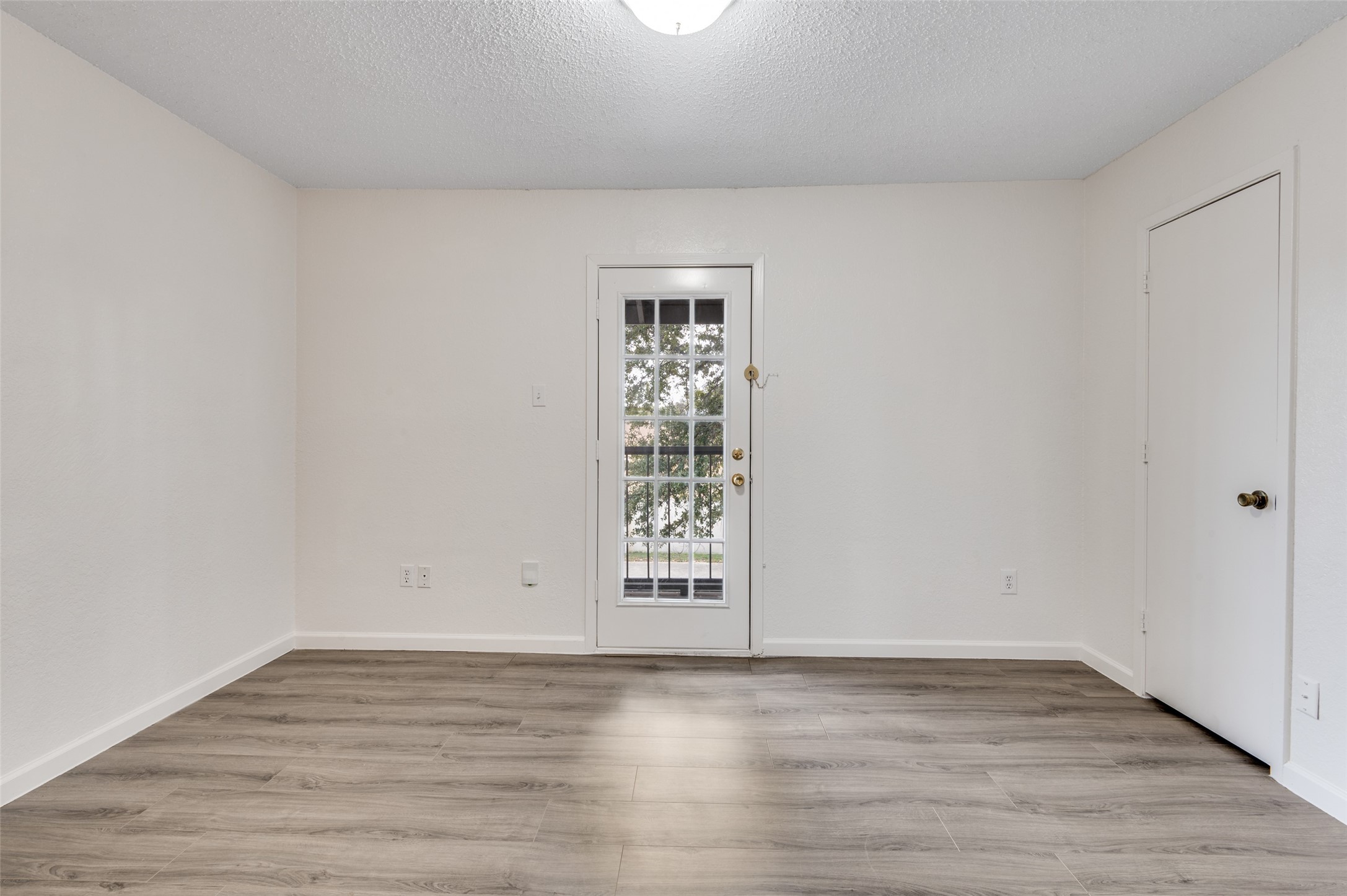 215 Roberts Circle Arlington TX 76010