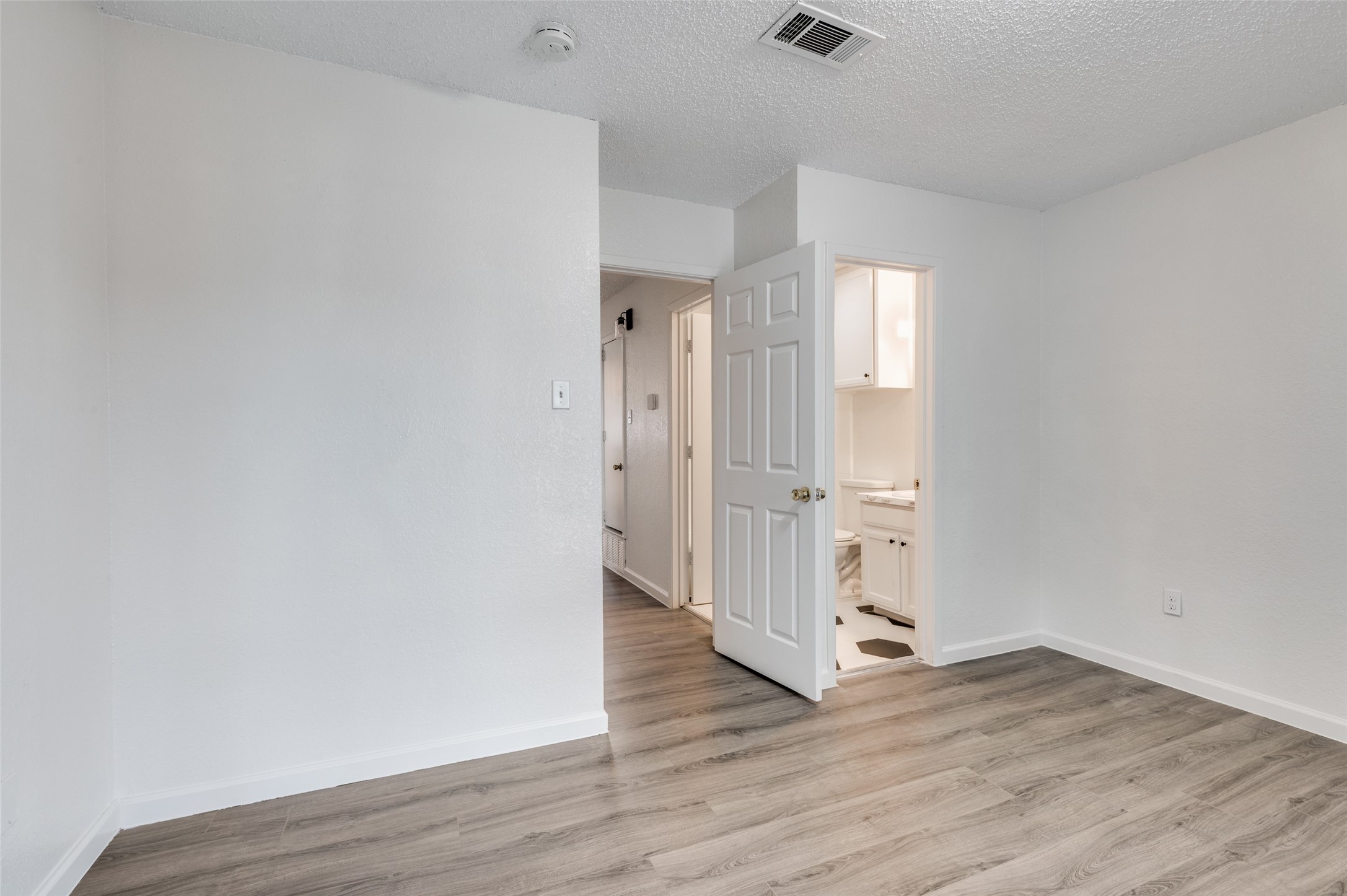215 Roberts Circle Arlington TX 76010