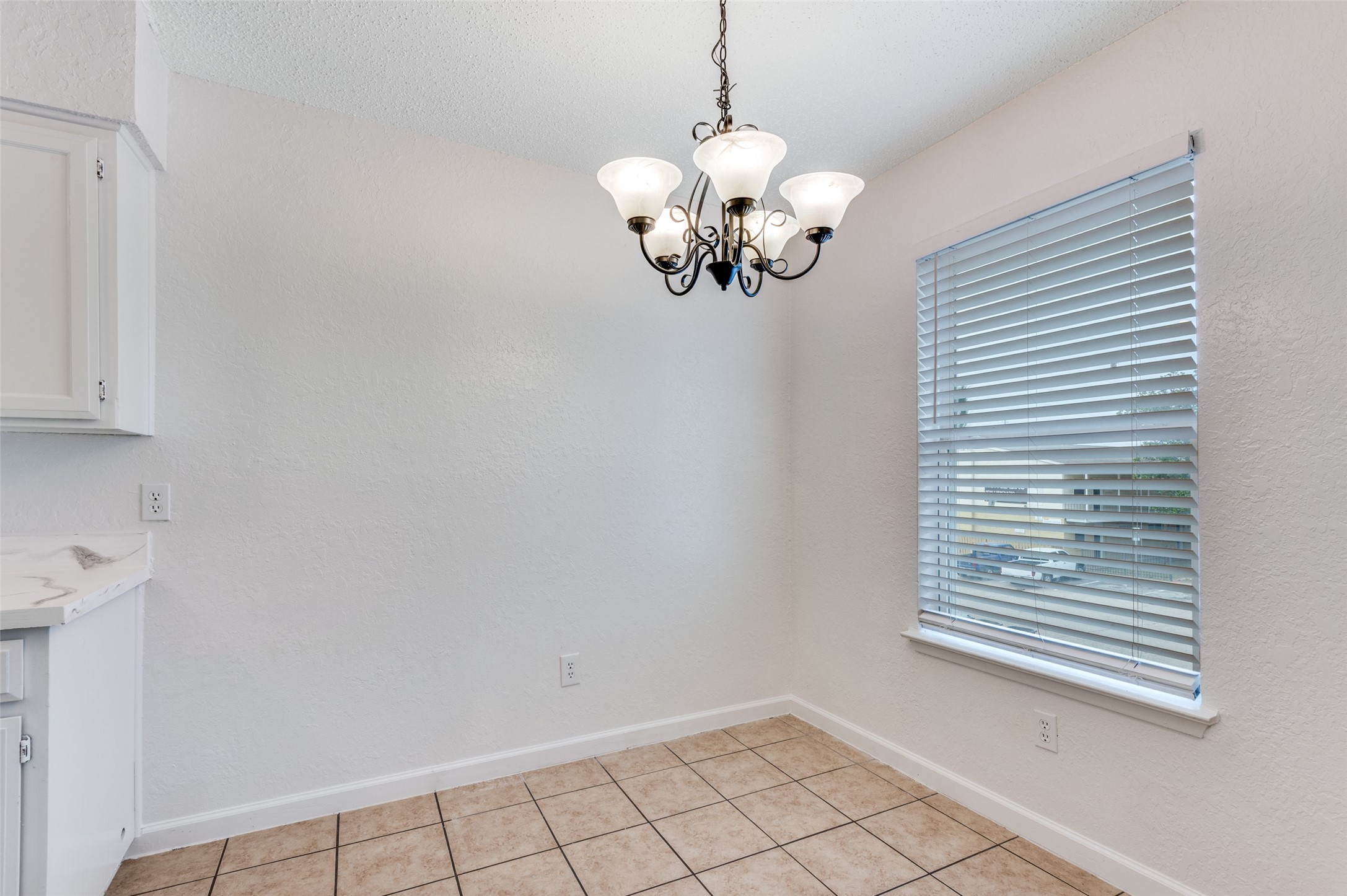 215 Roberts Circle Arlington TX 76010