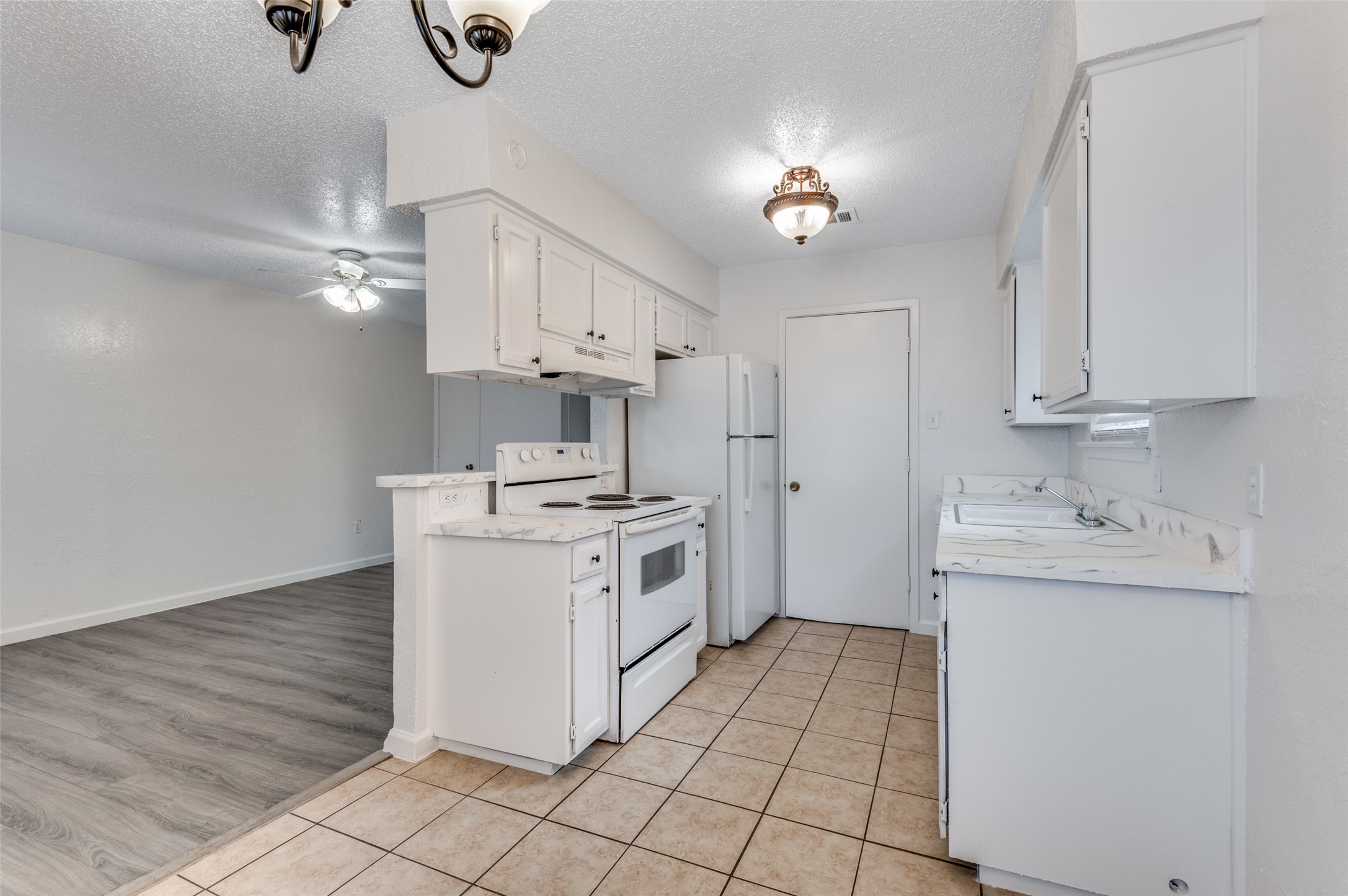 215 Roberts Circle Arlington TX 76010