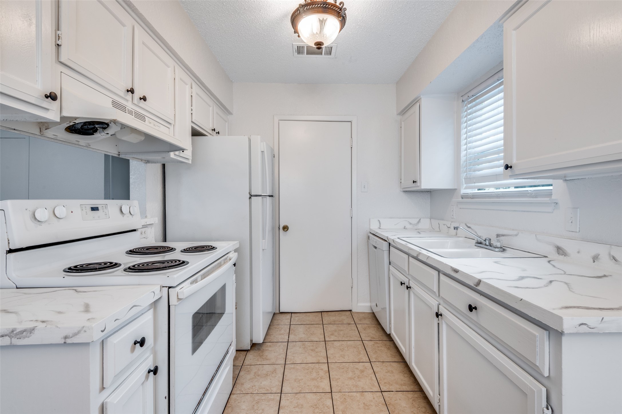 215 Roberts Circle Arlington TX 76010
