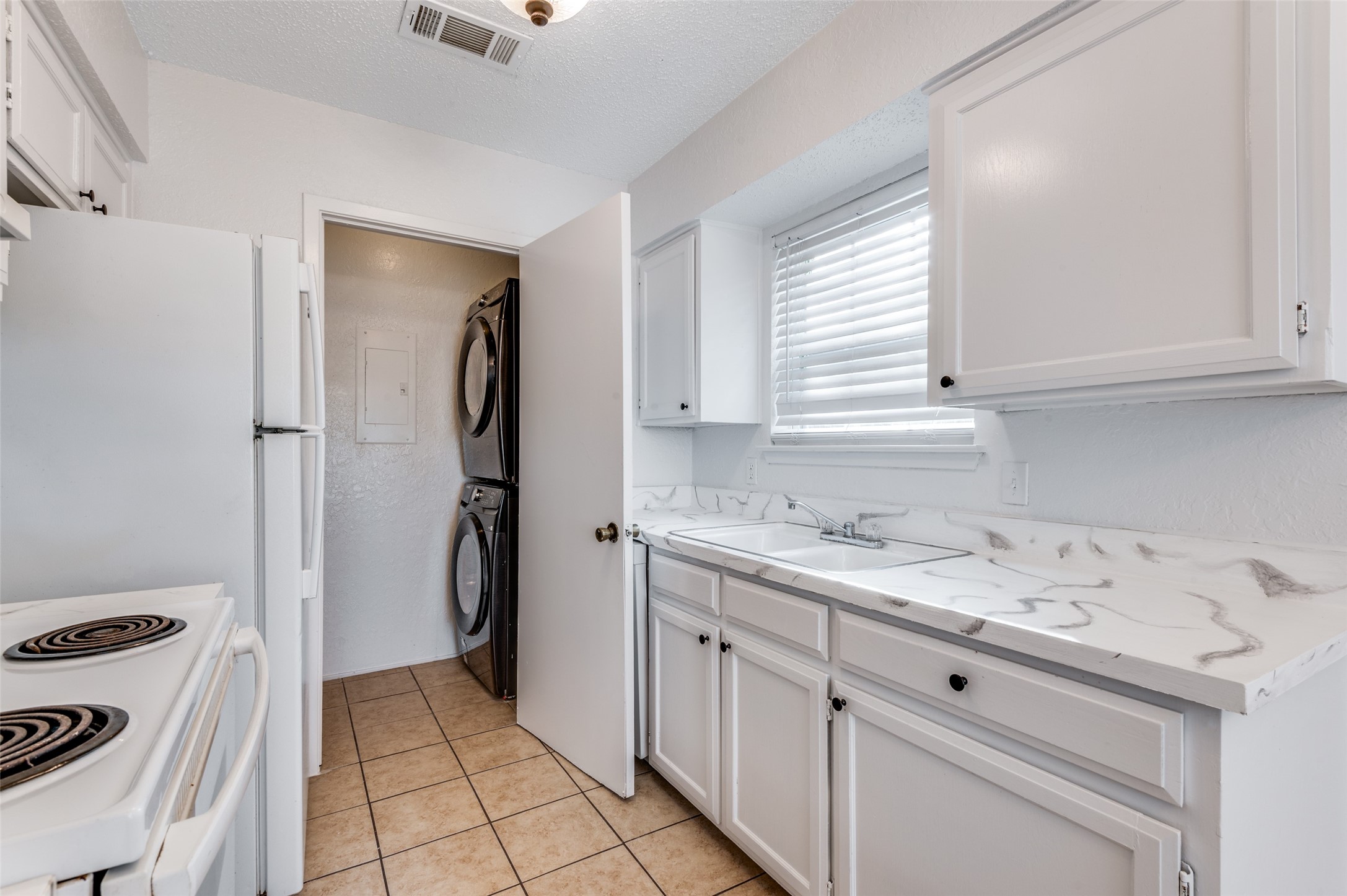 215 Roberts Circle Arlington TX 76010