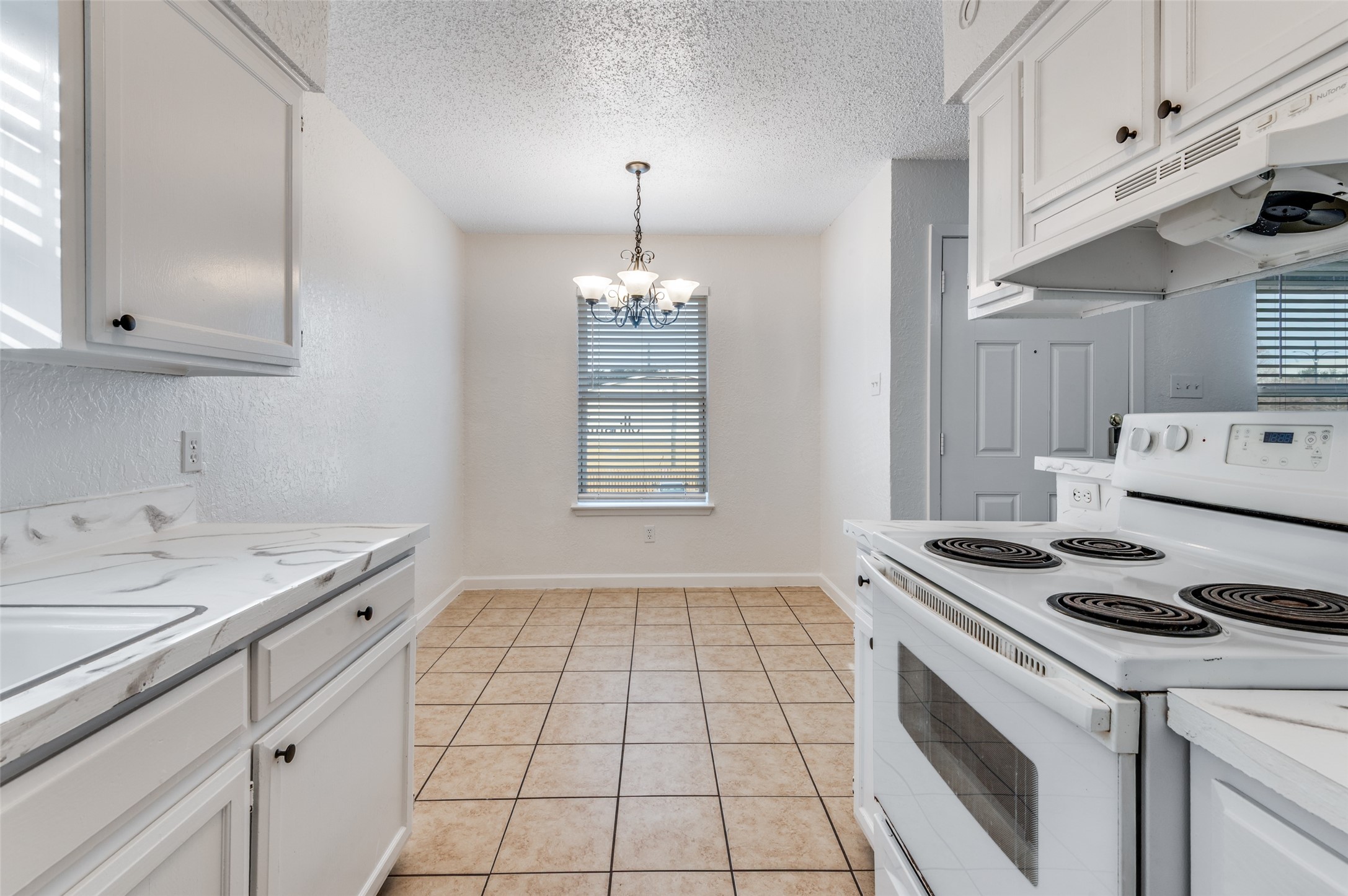 215 Roberts Circle Arlington TX 76010