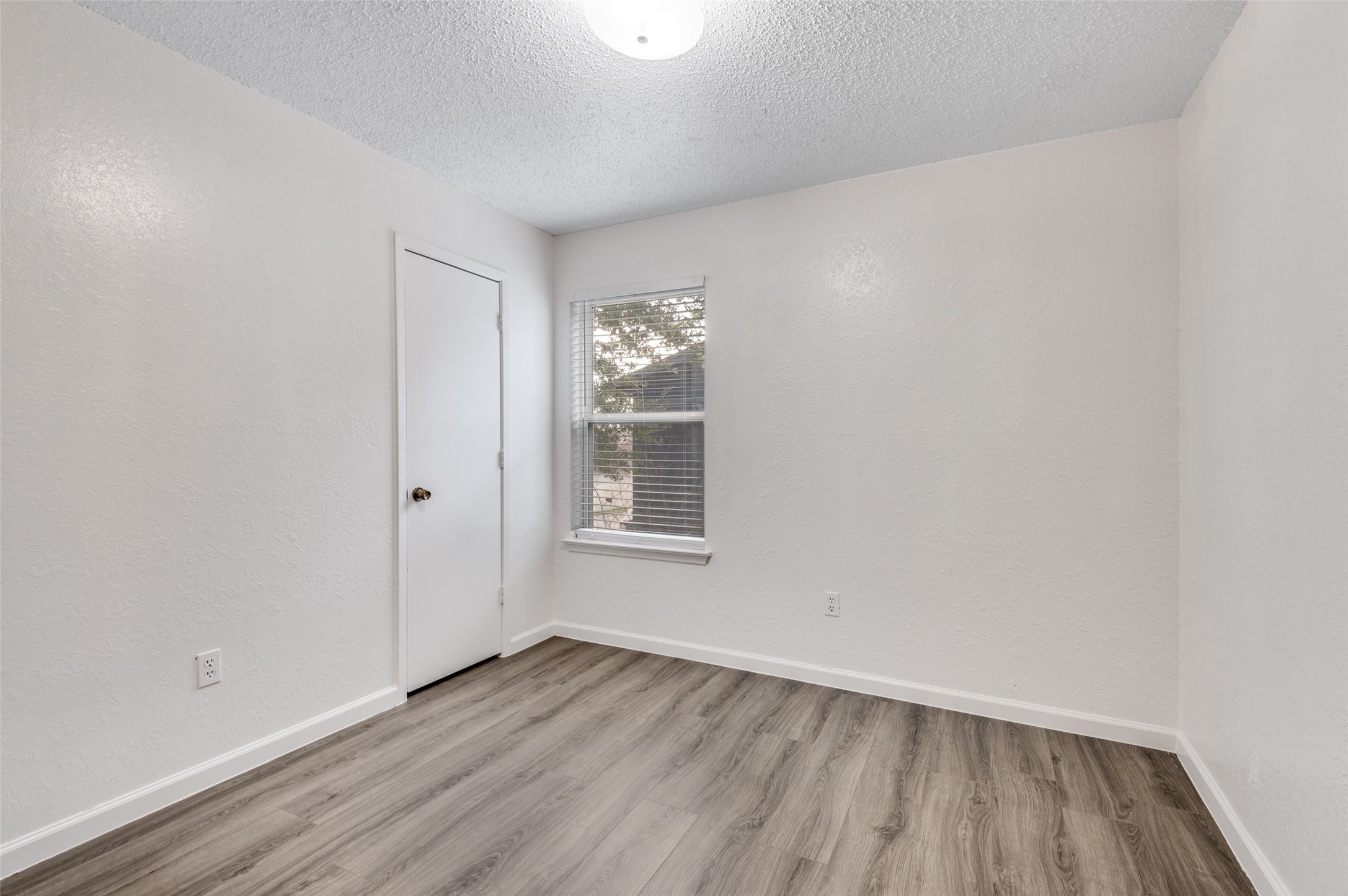 215 Roberts Circle Arlington TX 76010