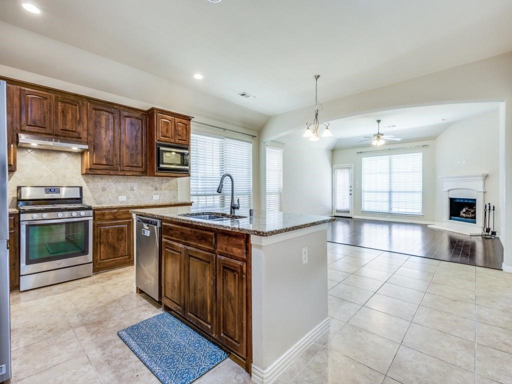 2712 Cole Castle Drive Lewisville TX 75056