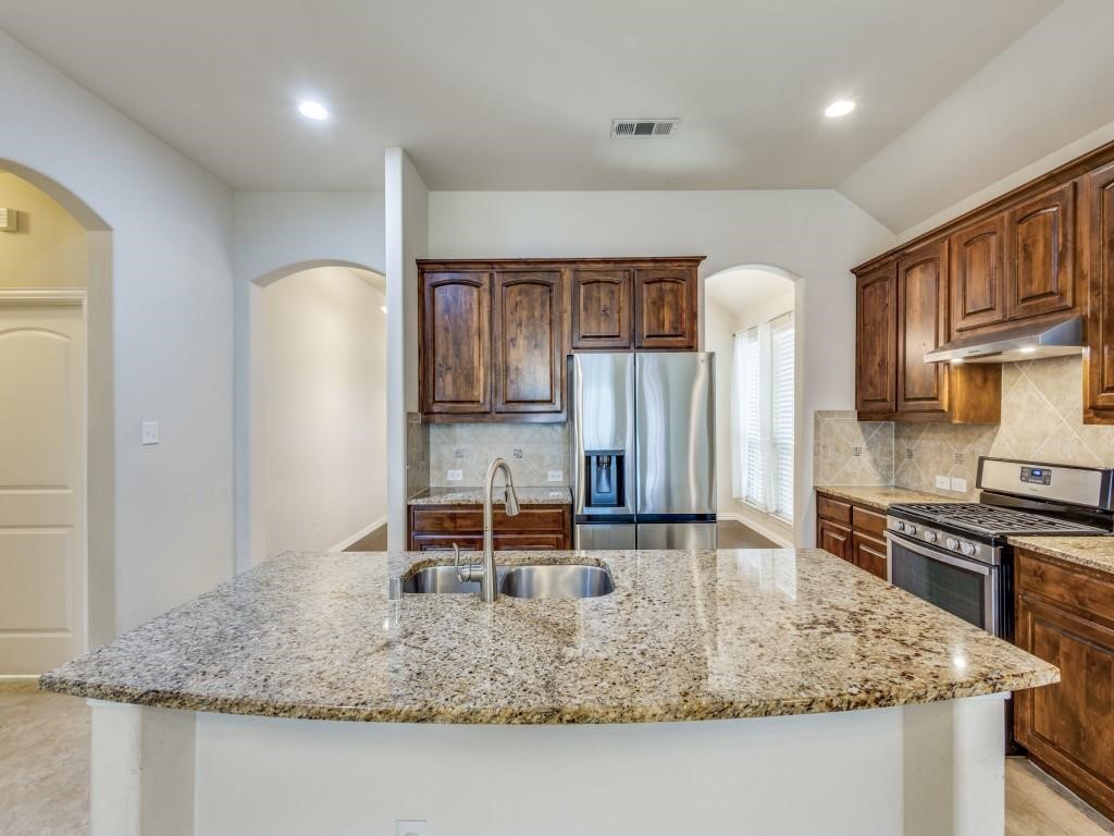2712 Cole Castle Drive Lewisville TX 75056