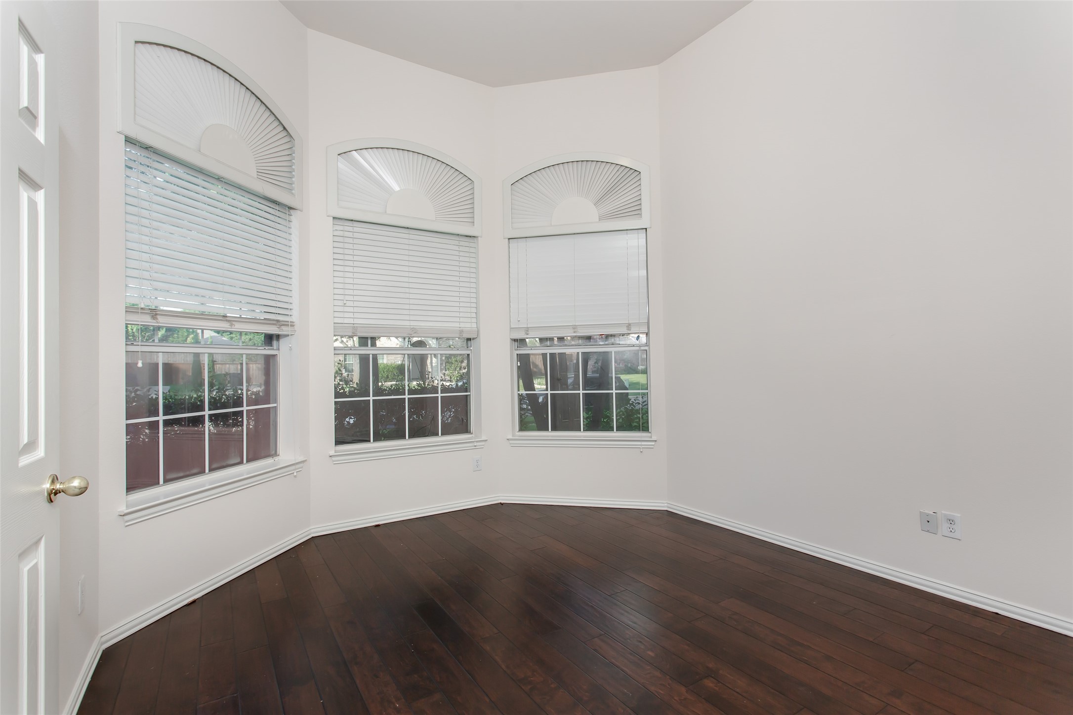 915 Falcon Trail Murphy TX 75094