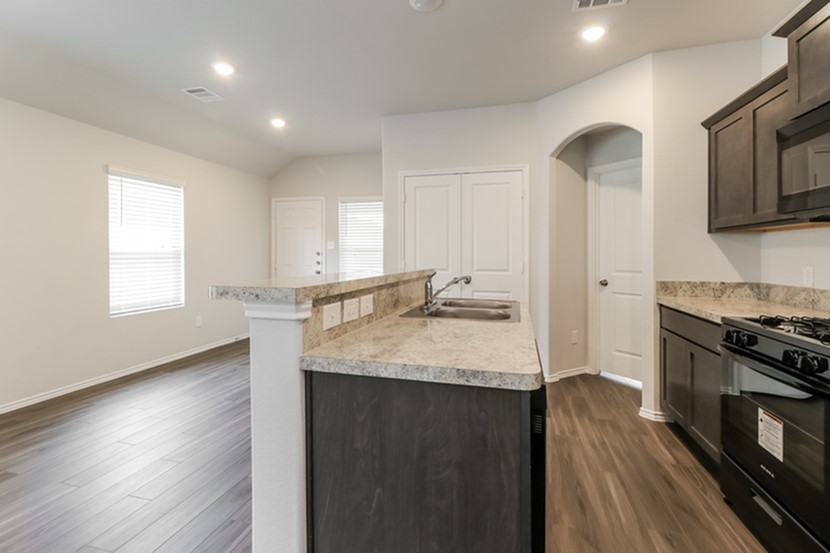 512 Sussex Everman TX 76140