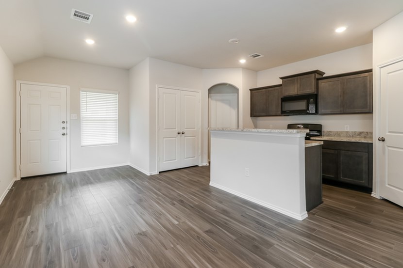 512 Sussex Everman TX 76140
